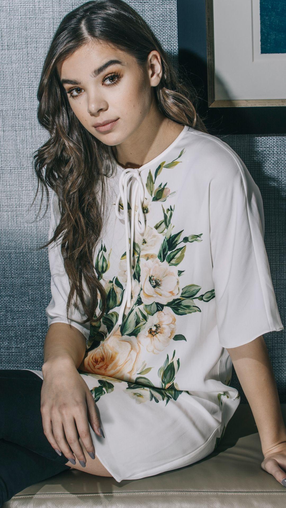 1080x1920 Celebrity Hailee Steinfeld (1080x1920) Wallpaper. Hailee Steinfeld, Hollywood Actresses, Celebrities
