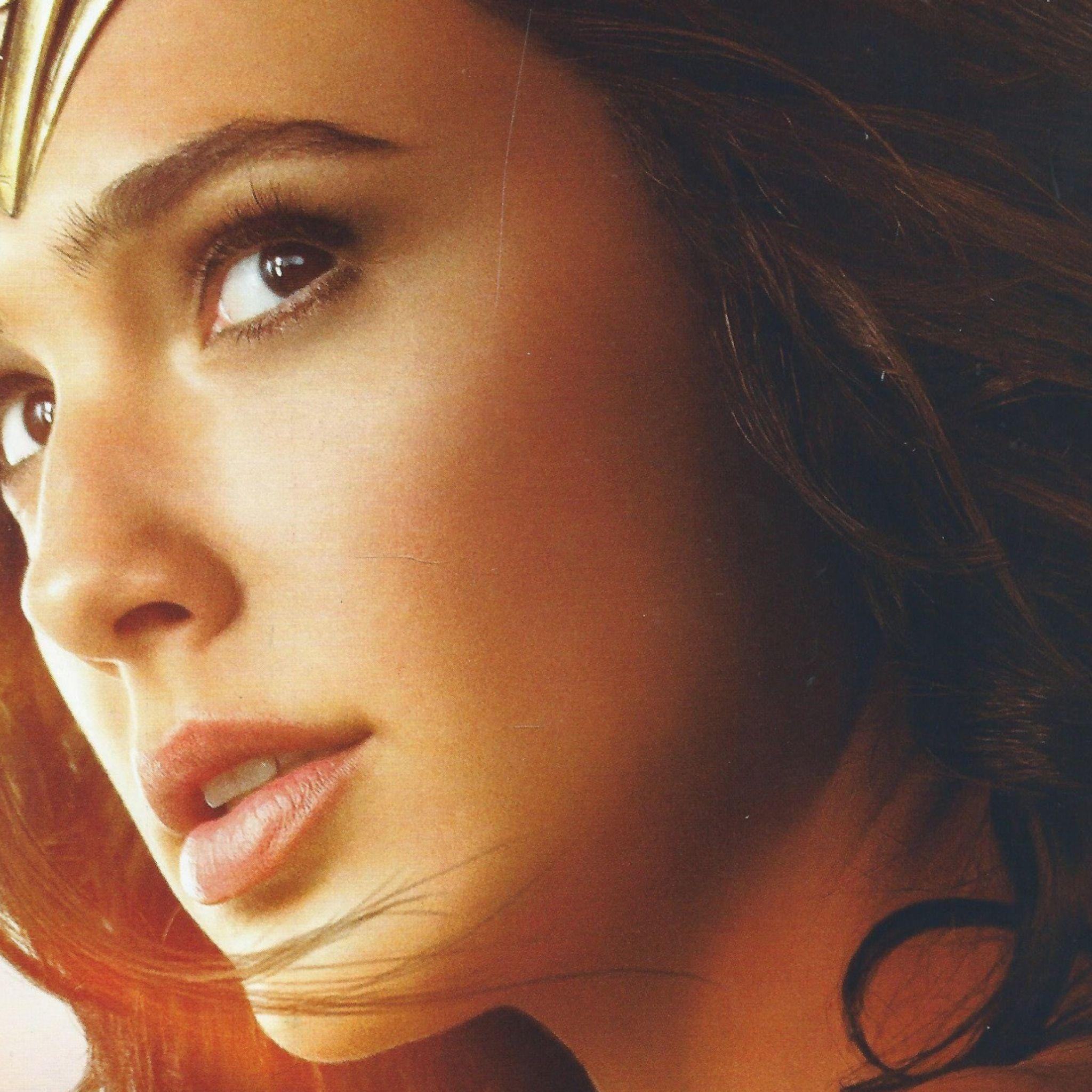 2048x2048 Wonder Woman Face Wallpaper