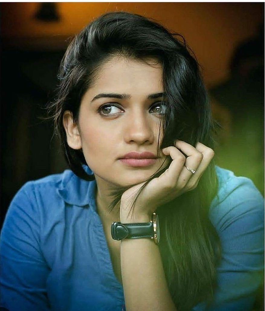 877x1026 Good Morning beautiful #hruta. Stylish girl image, Cute beauty, Beautiful girl face