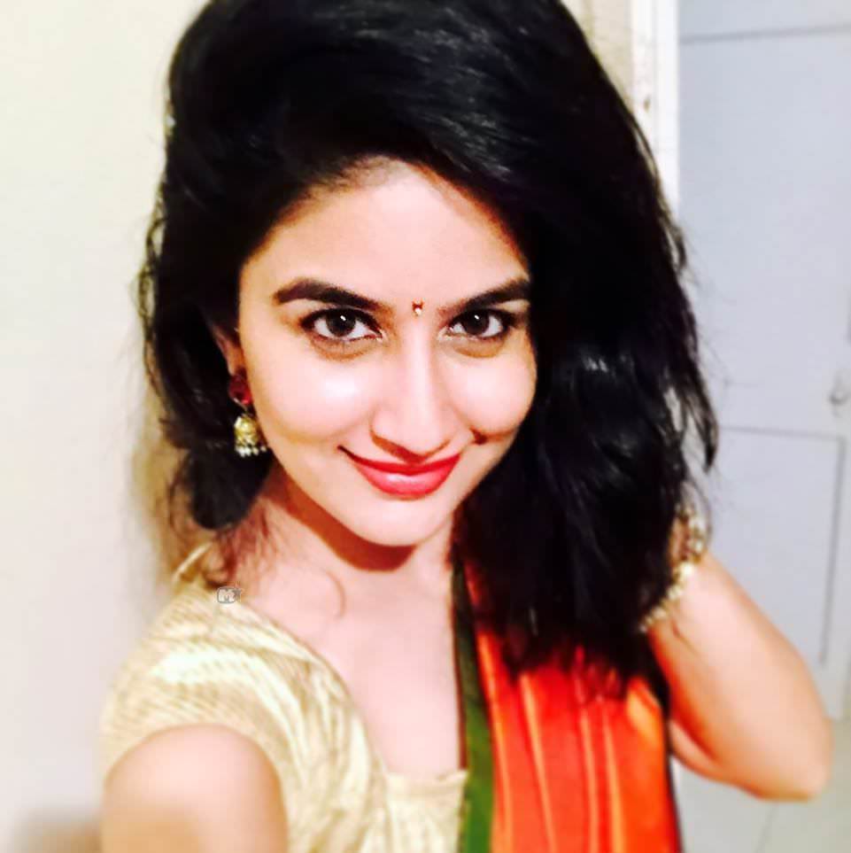 961x963 Vaidehi Parashurami Wallpaper