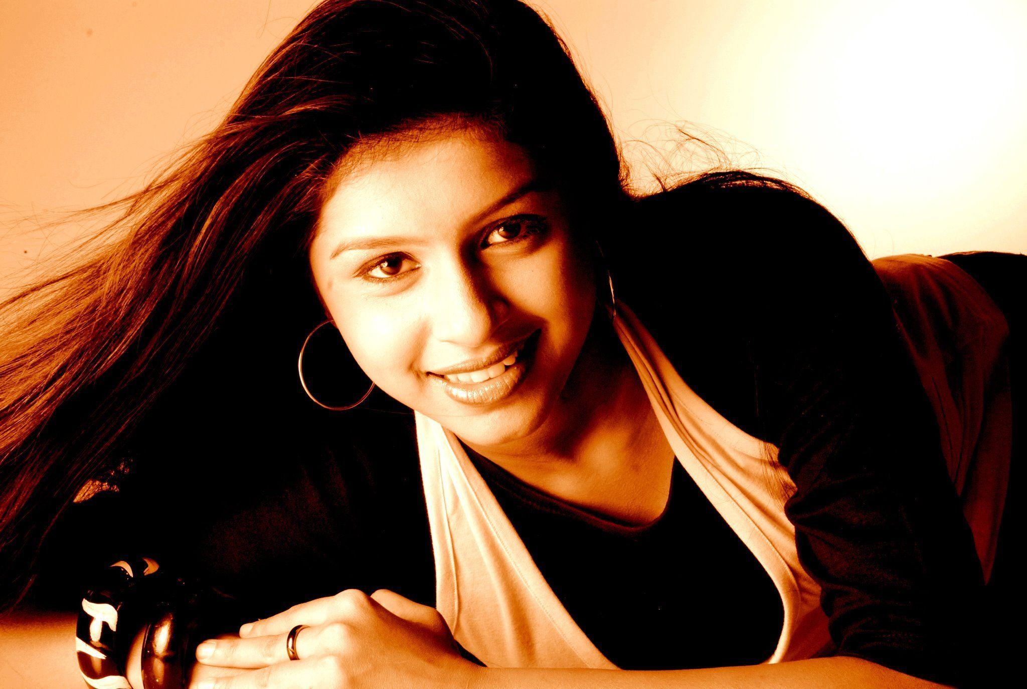 2048x1374 Download 2048x1374 Sanskruti Balgude Marathi Actress Photos Biography Wallpaper