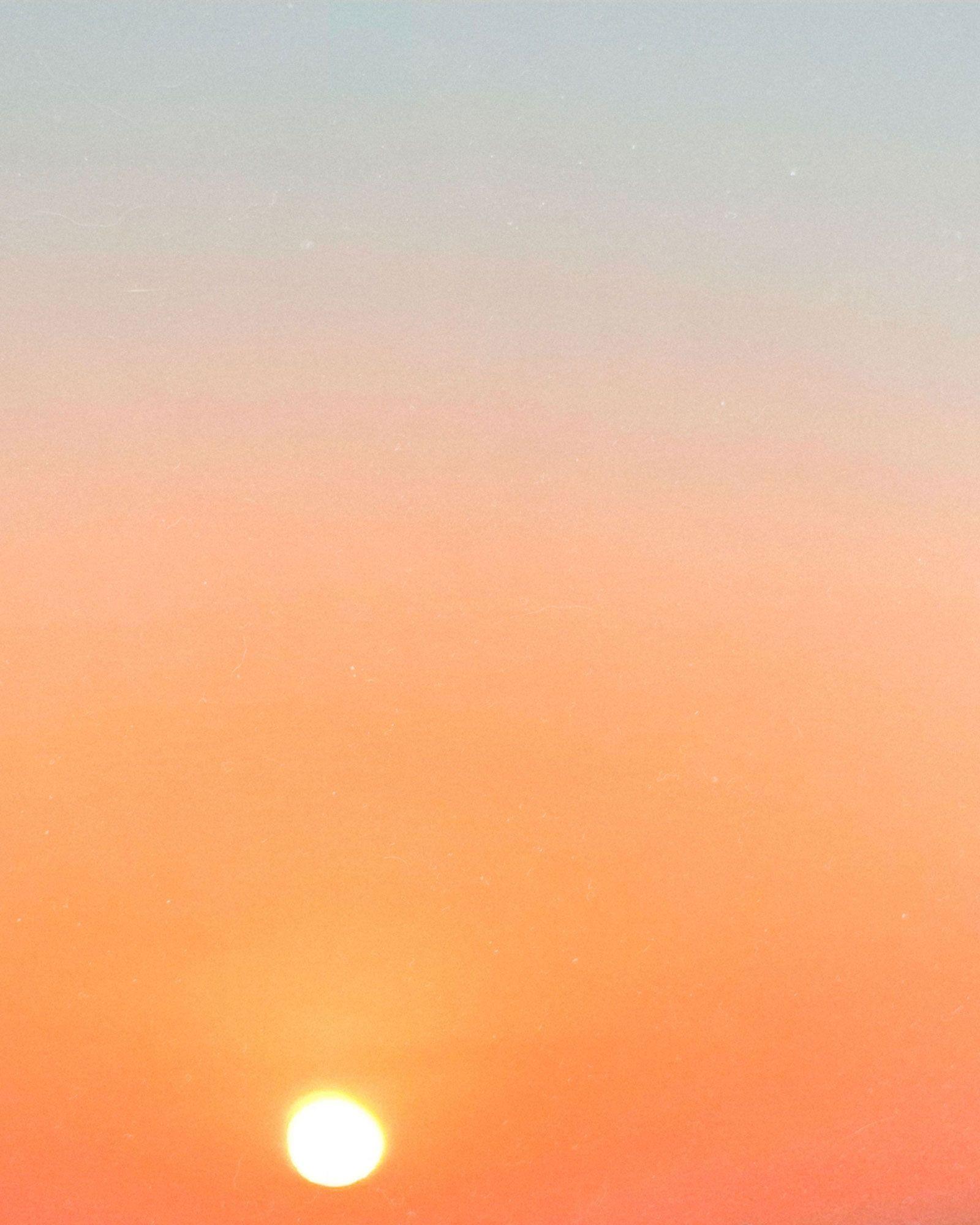 1600x2000 Sunset Gradient Colors Travel Photography / Dubai Travel Tips. Rose gold wallpaper, Gold wallpaper, Virtual design