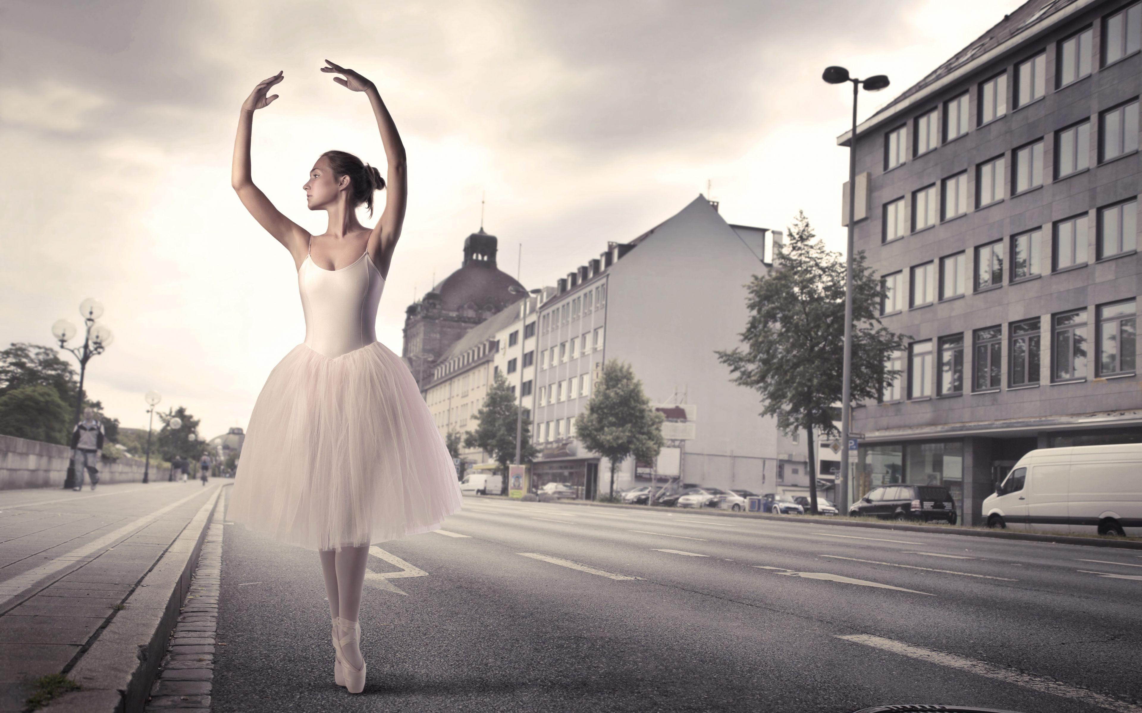 3840x2400 Ballerina dancing in the street wallpaper and image, picture, photo