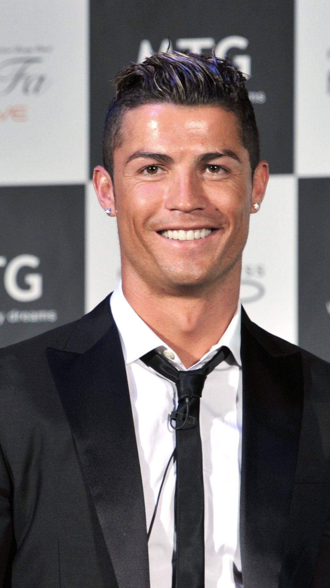1080x1920 Ronaldo Suit Wallpaper