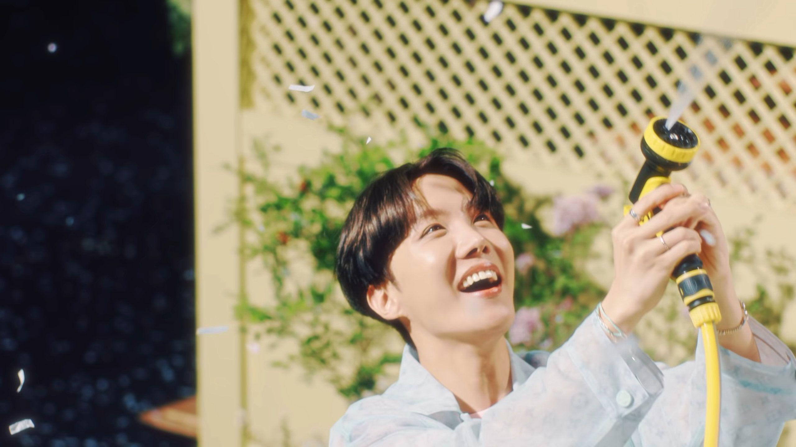 2560x1440 BTS Gold Who's Who Pop Database /