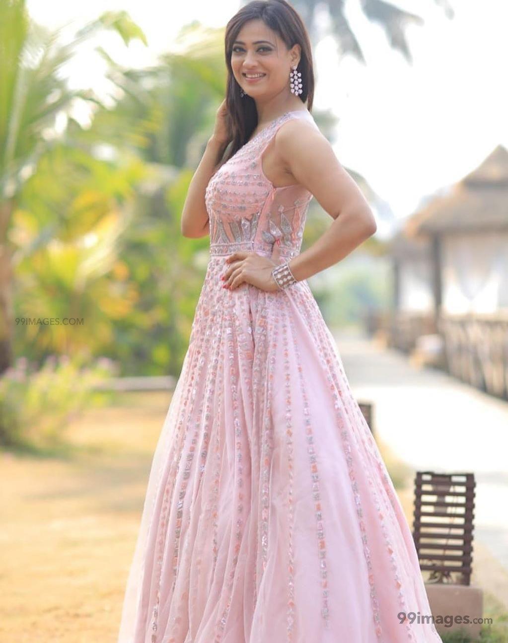 1023x1295 Shweta Tiwari Latest Hot HD Photo / Wallpaper (1080p) (Instagram / Facebook) (1023x1295) (2020)