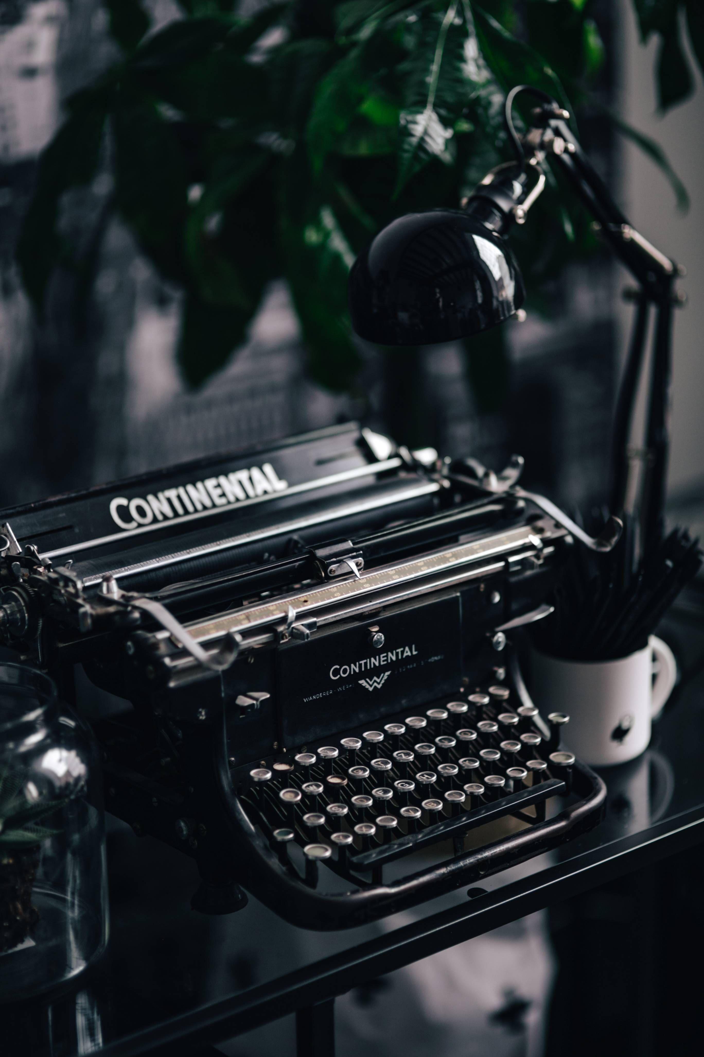 2736x4104 Black Vintage Typewriter #vintage #typewriter #keyboard #old #retro #writer #cyrylic #antique #old Fashioned Retro S. Vintage Typewriters, Typewriter, Typewritter