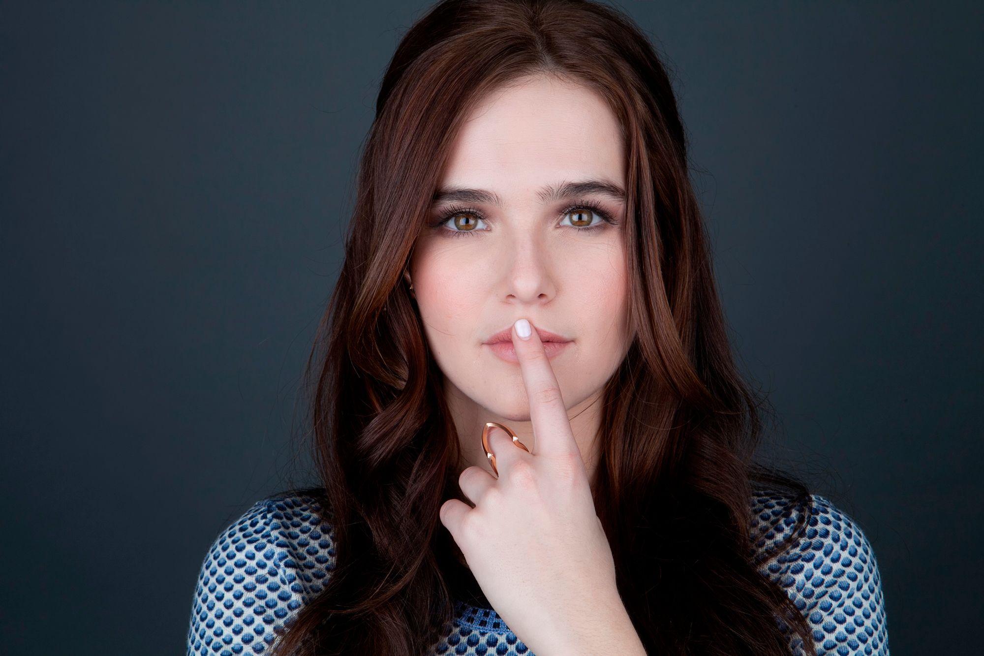 2000x1333 Zoey Deutch, HD Celebrities, 4k Wallpaper, Image, Background, Photo and Picture
