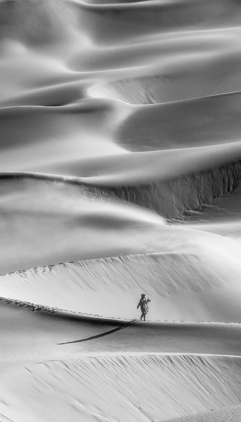 808x1413 Human Cell Phone Wallpaper In The Desert Background Image Free Download 400217727