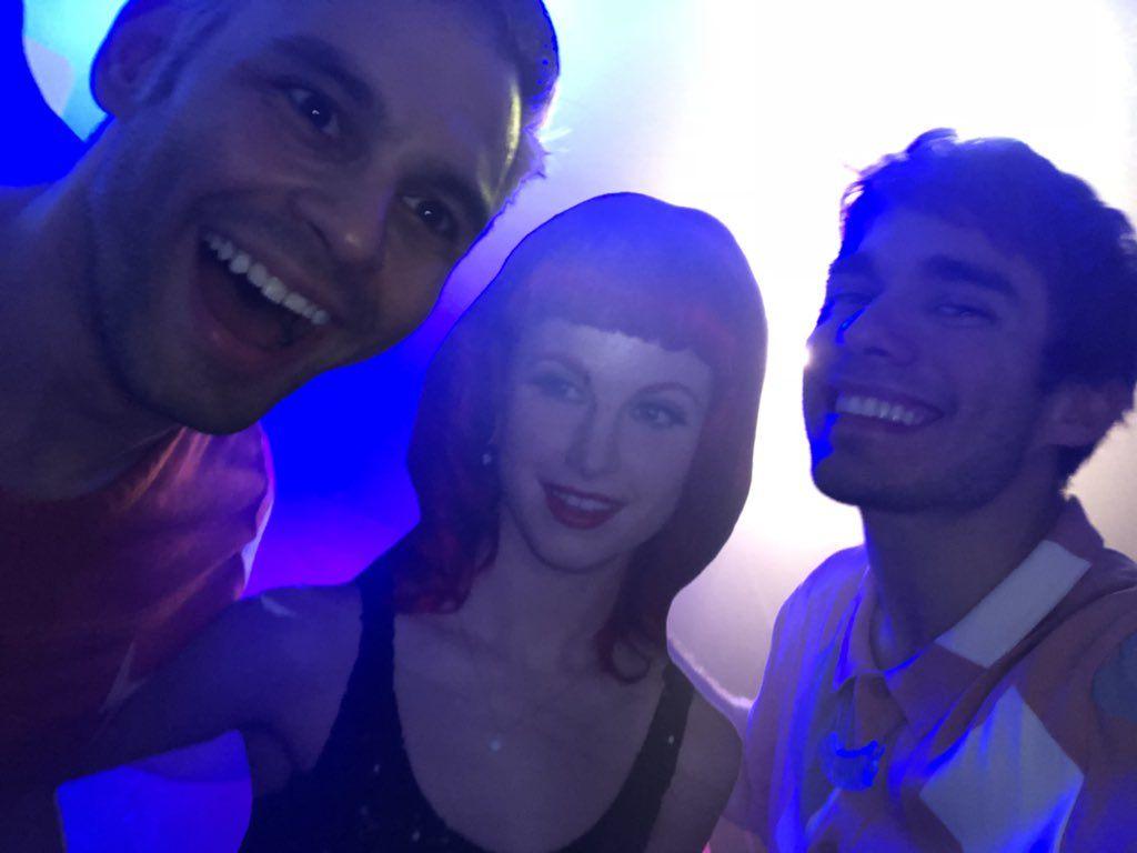 1024x768 DANNY O L Y S H I T HAYLEY WILLIAMS SHOWED UP TOO
