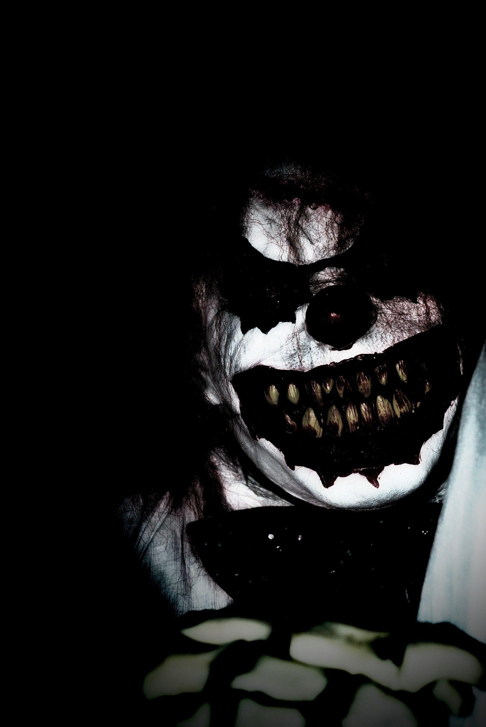 1600x2390 Evil Clown Wallpaper