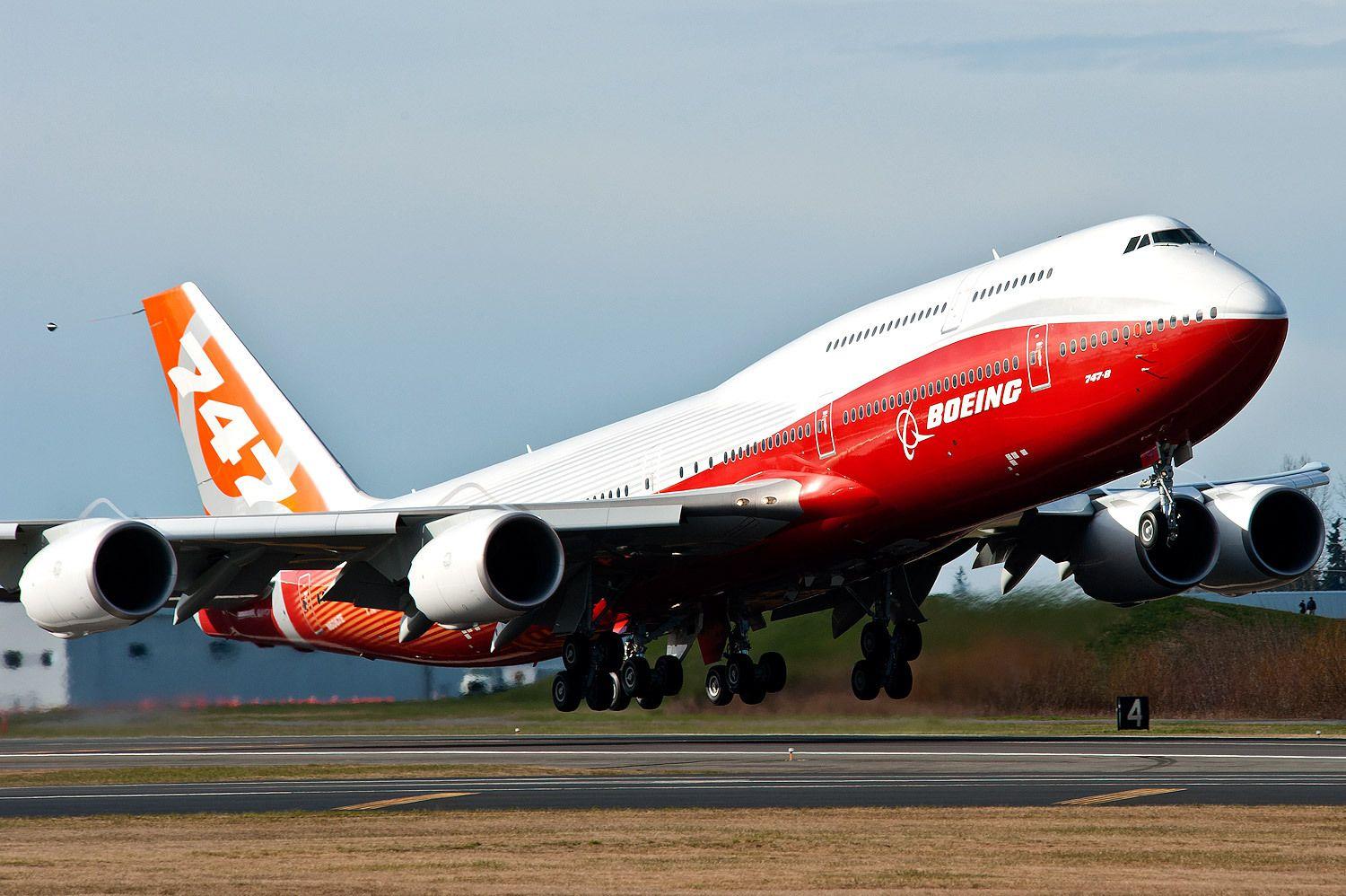 1500x998 Boeing 747 8 Red White Takeoff Aircraft Wallpaper 2334