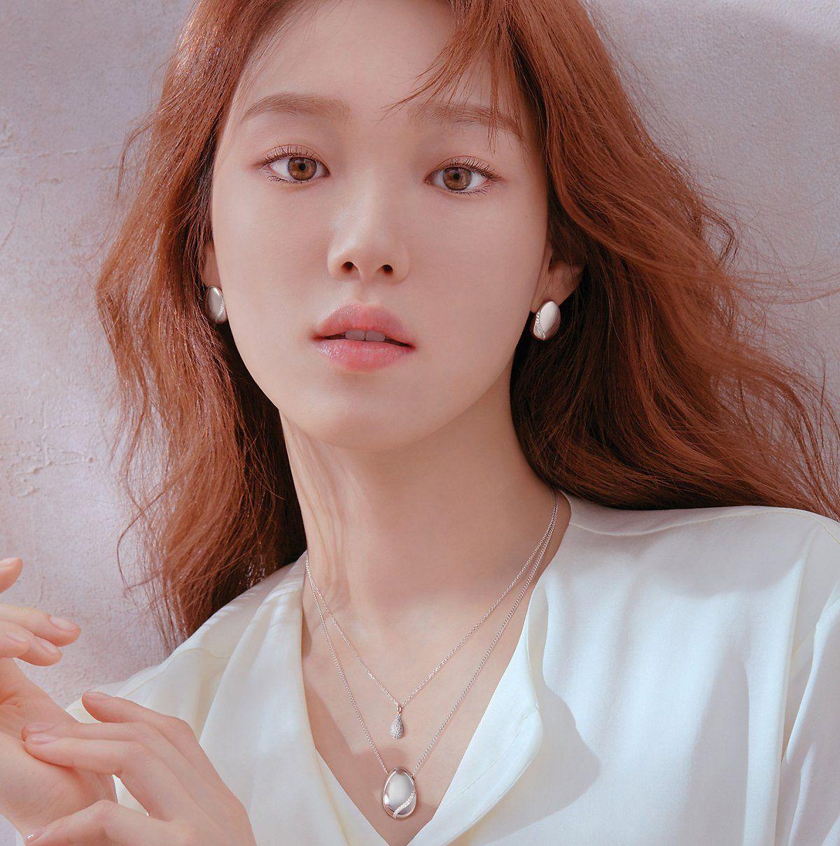 1200x1209 Photoshoot Lee Sung Kyung for ERGHE