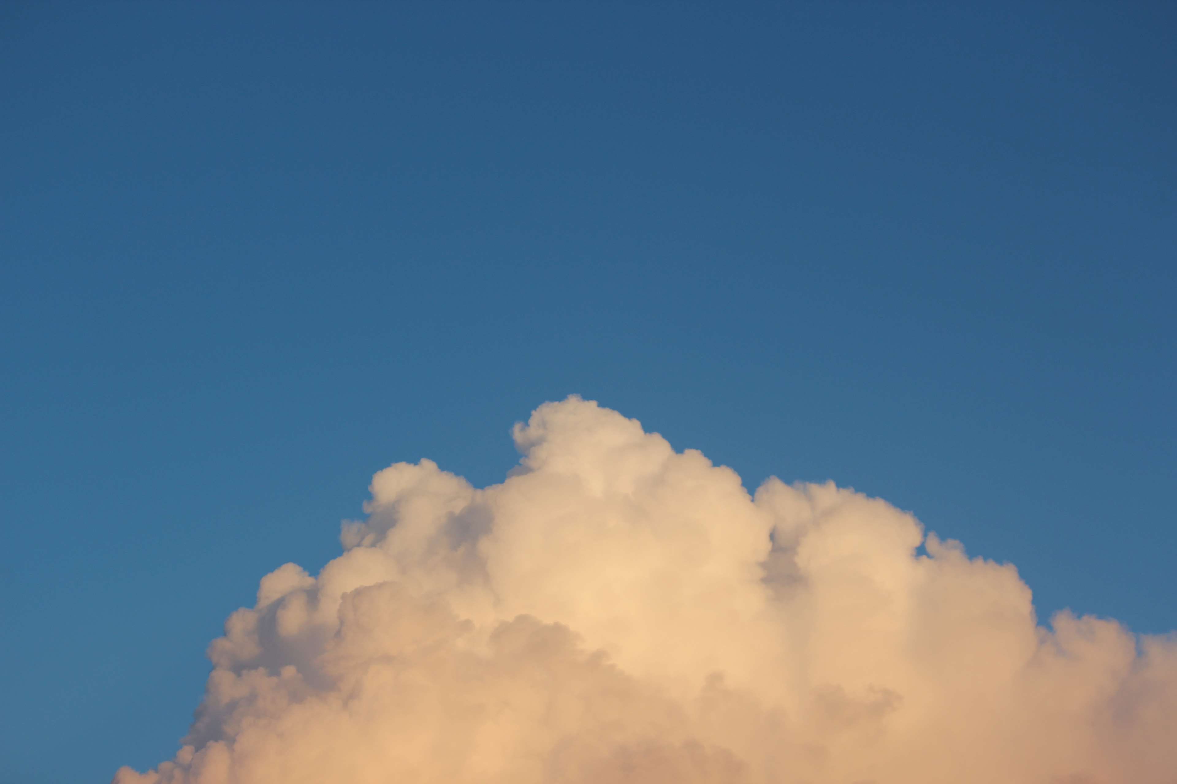 3840x2560 alone #cloud #desktop Tapete #life #lonely #minimalism #minimalist. Desktop wallpaper, Minimalist desktop wallpaper, Desktop wallpaper macbook