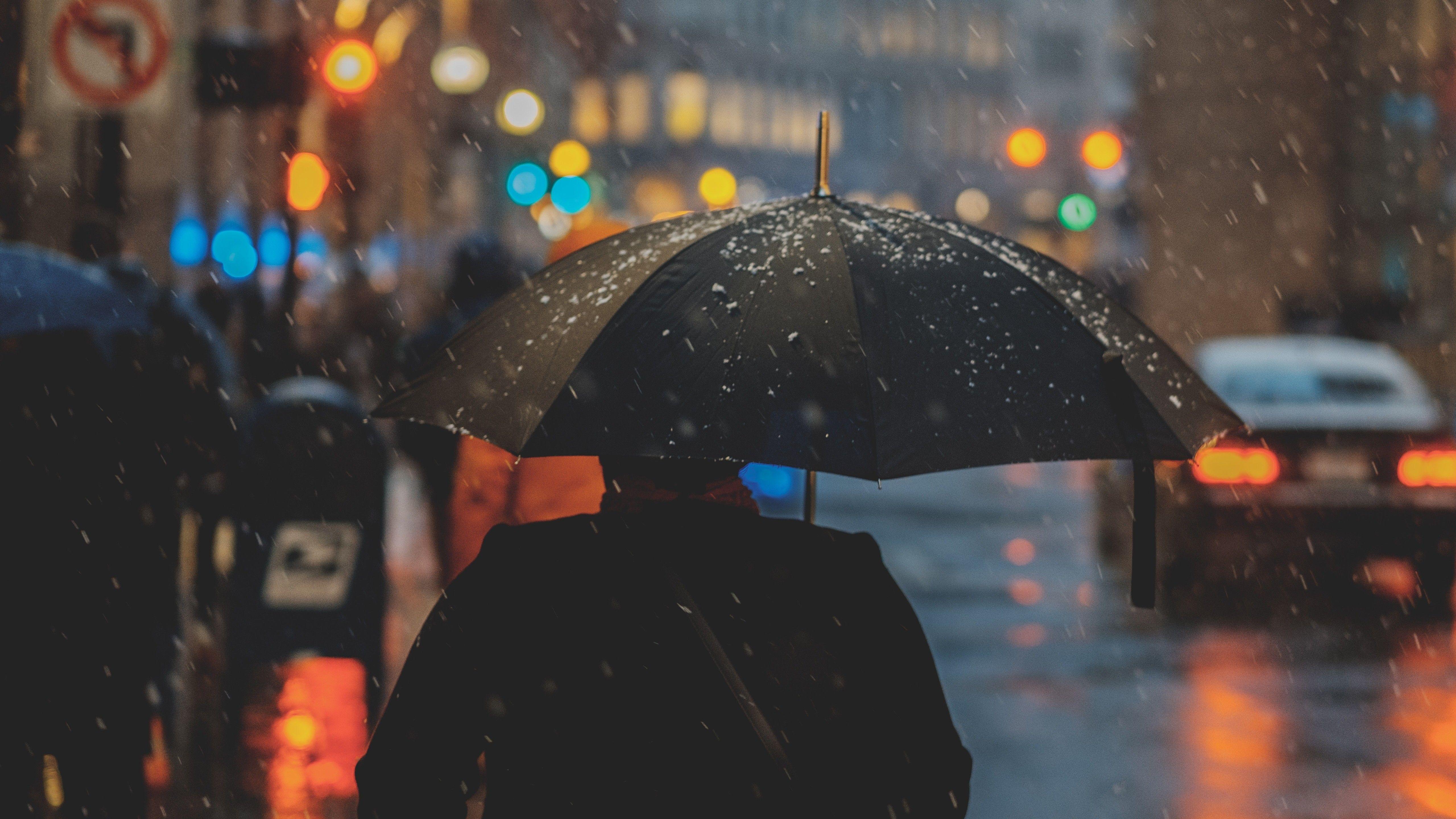 5120x2880 City Rain Wallpaper