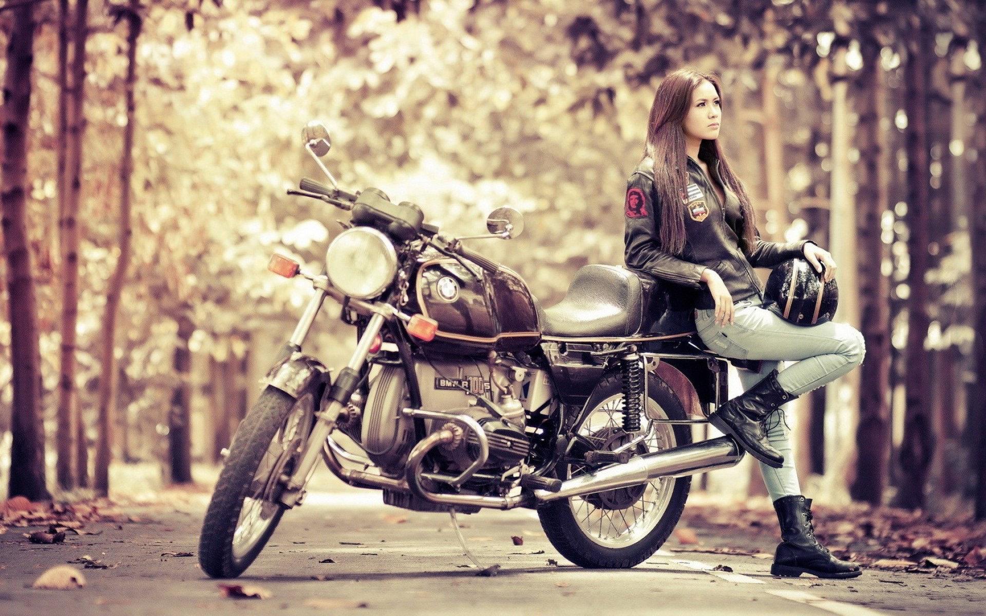 1920x1200 Girl Motorcycle BMW R100S Wallpaper