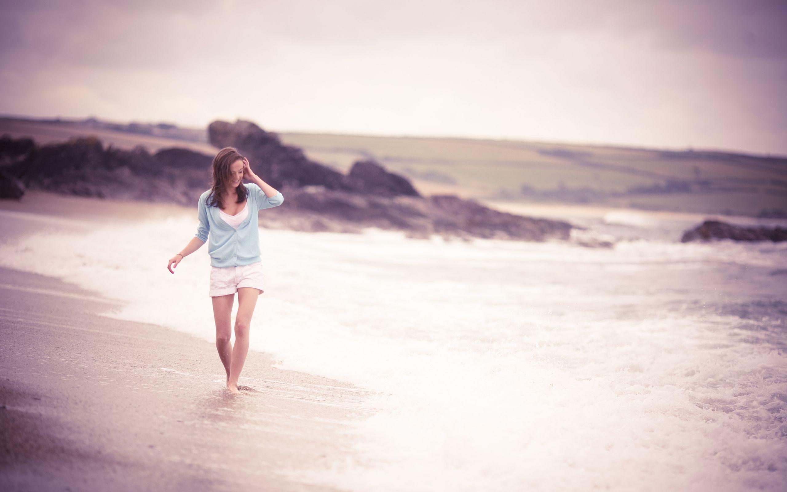 2560x1600 Walk on Beach wallpaperx1600