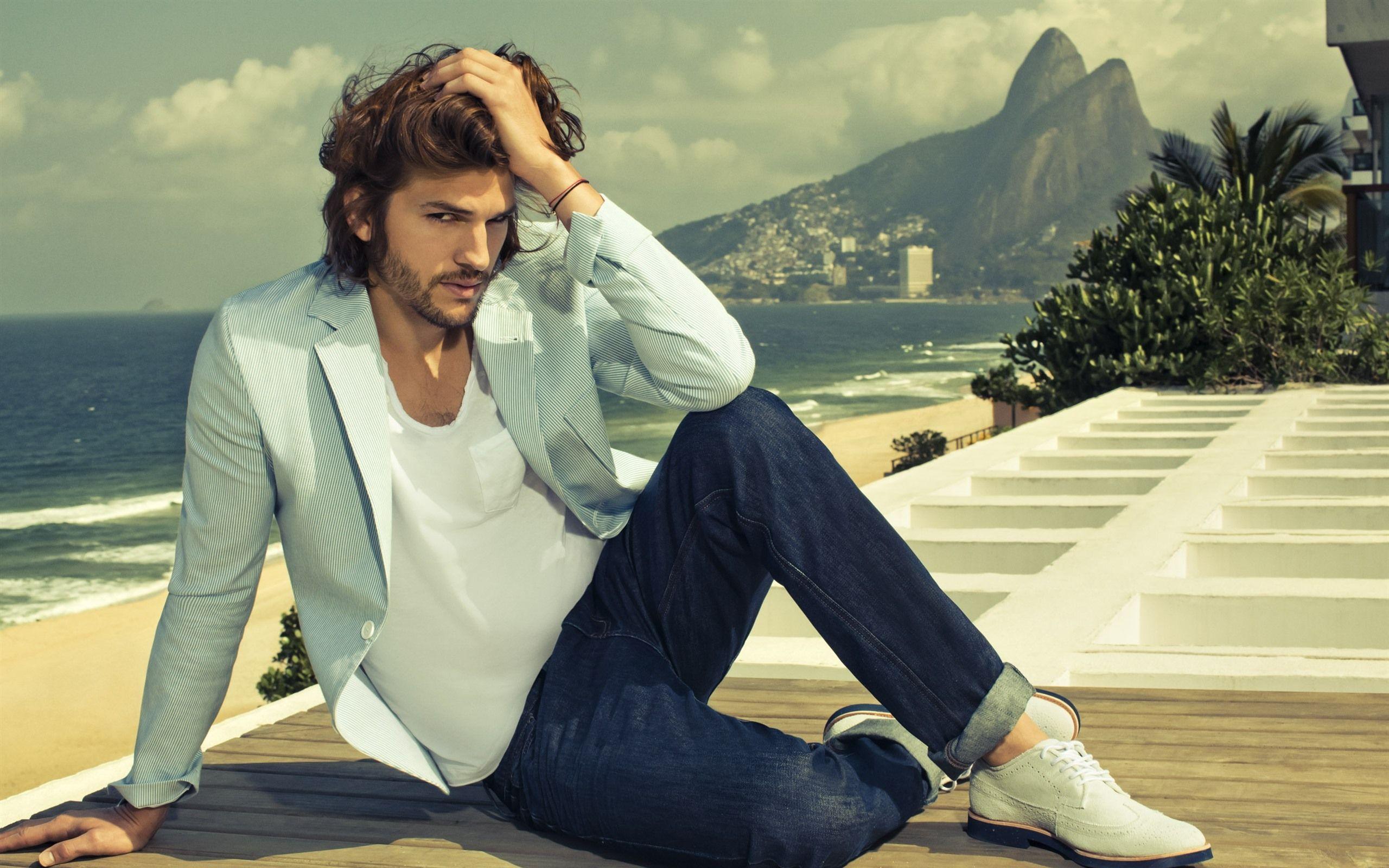 2560x1600 Wallpaper Ashton Kutcher 2560x1600 HD Picture, Image