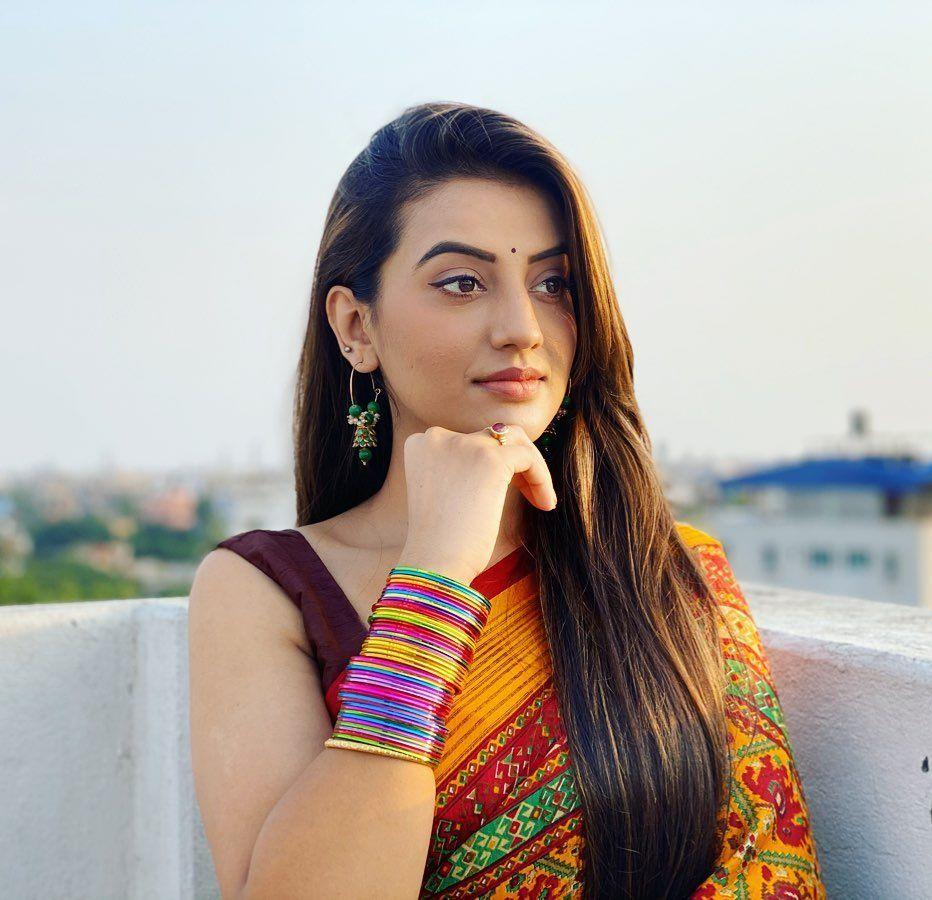 932x900 Akshara Singh hot Bhojpuri actress photo