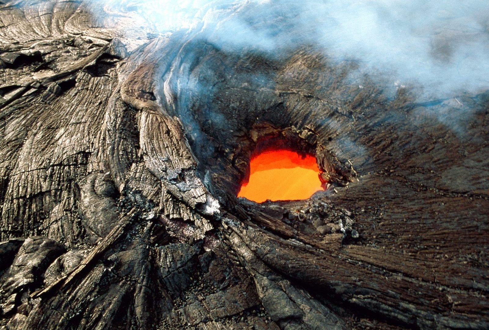 1600x1080 Kilauea Wallpaper
