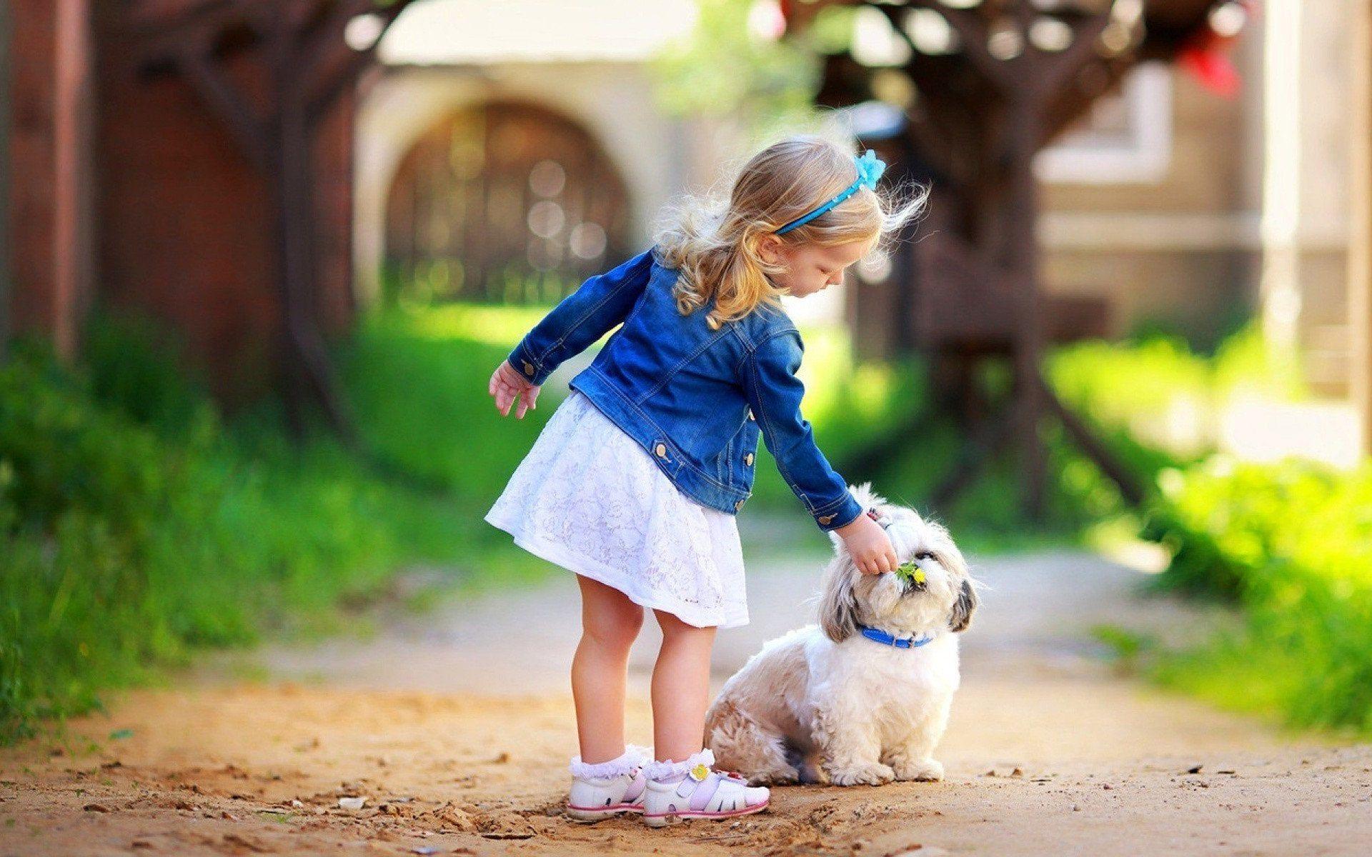 1920x1200 Cute little girl with dog