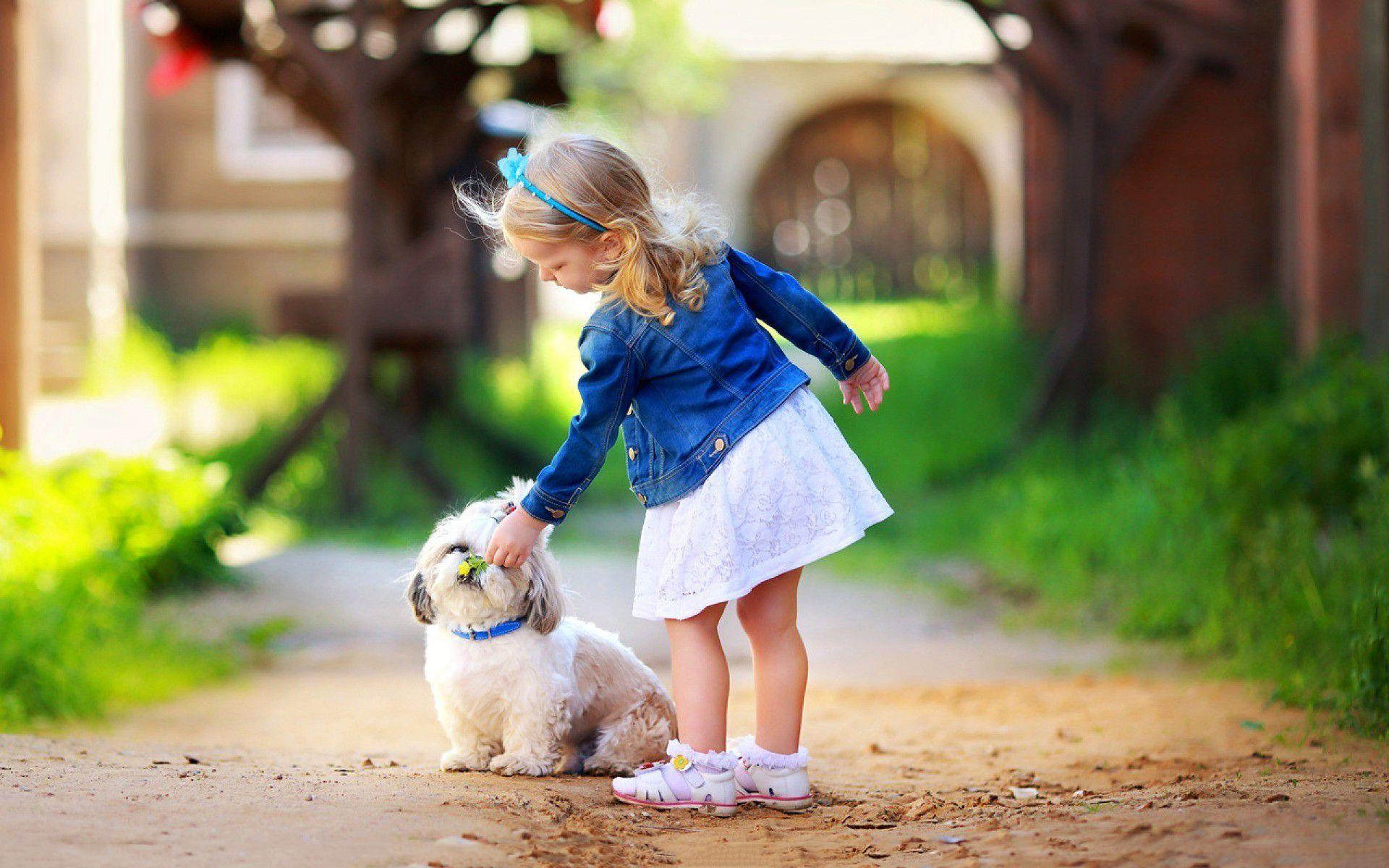 1920x1200 Cute little girl play white dog Wallpaper Picture Photo Image 621 - Small Dog Wallpaper