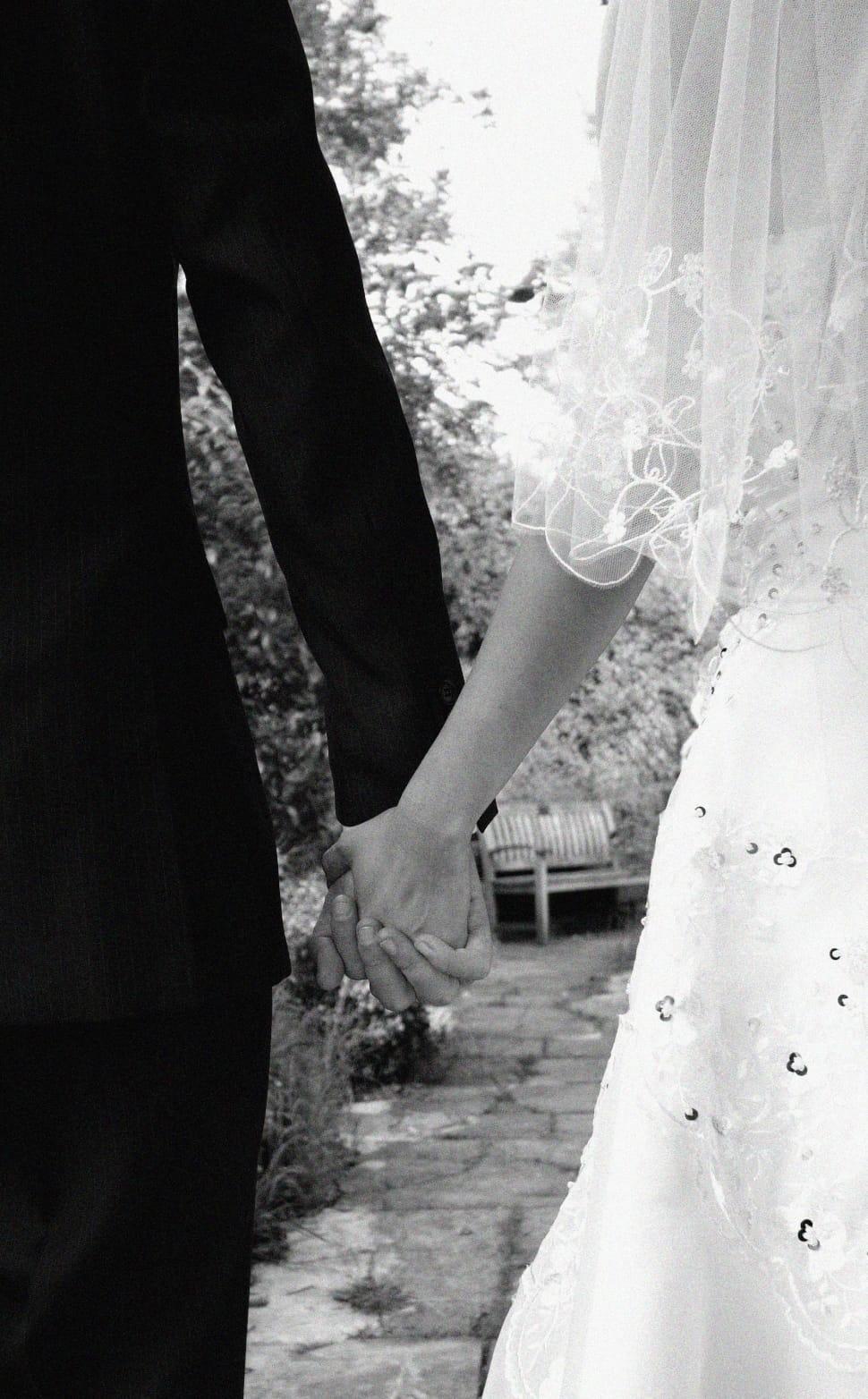 970x1564 bride and groom free image