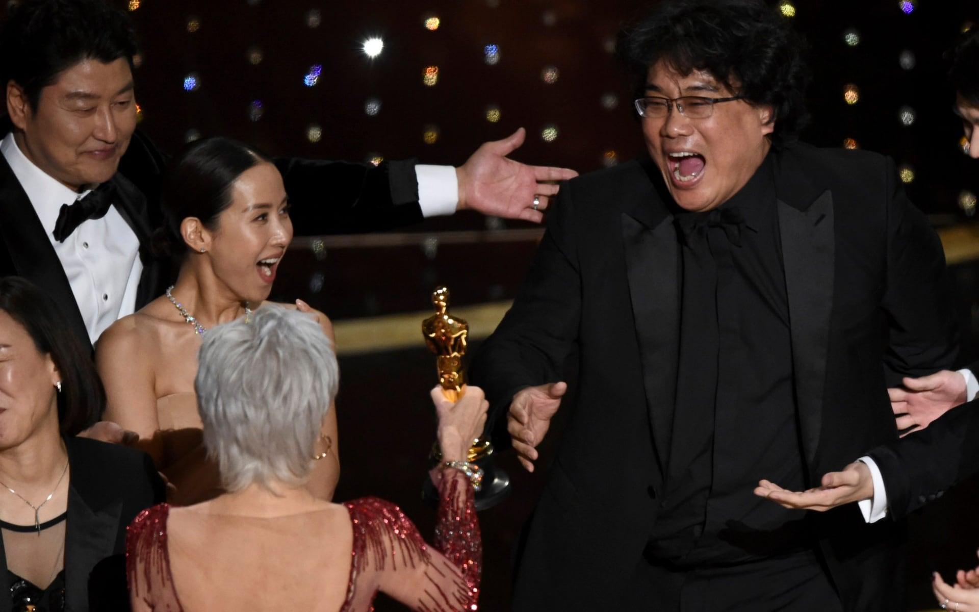 1920x1200 Bong Joon Ho Creates Oscar History, 'Parasite' First Non English Film To Bag Best Picture Award