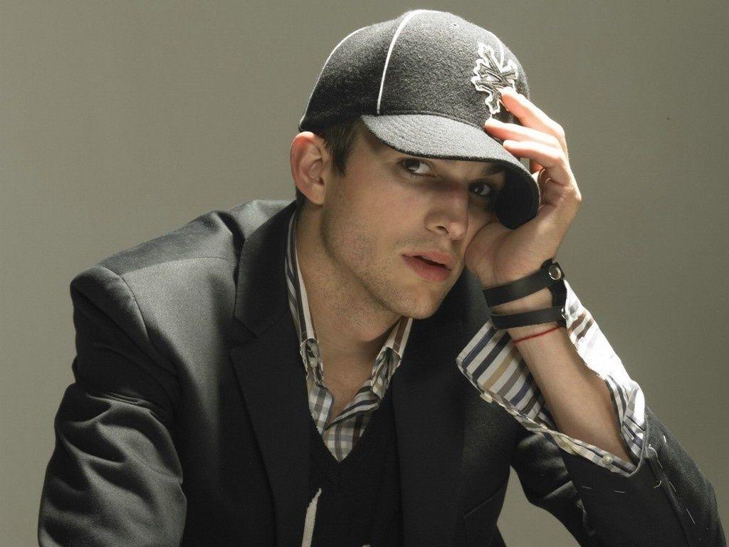 1024x768 Wallpaper Ashton Kutcher Celebrities