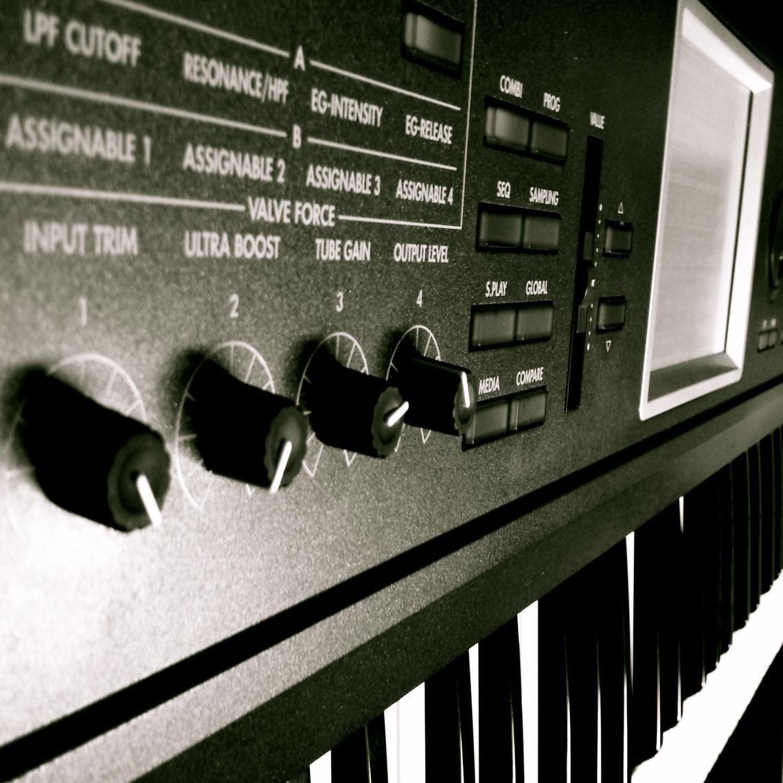 1140x1140 Korg Triton Extreme. Synthesizer music, Korg, Synthesizer