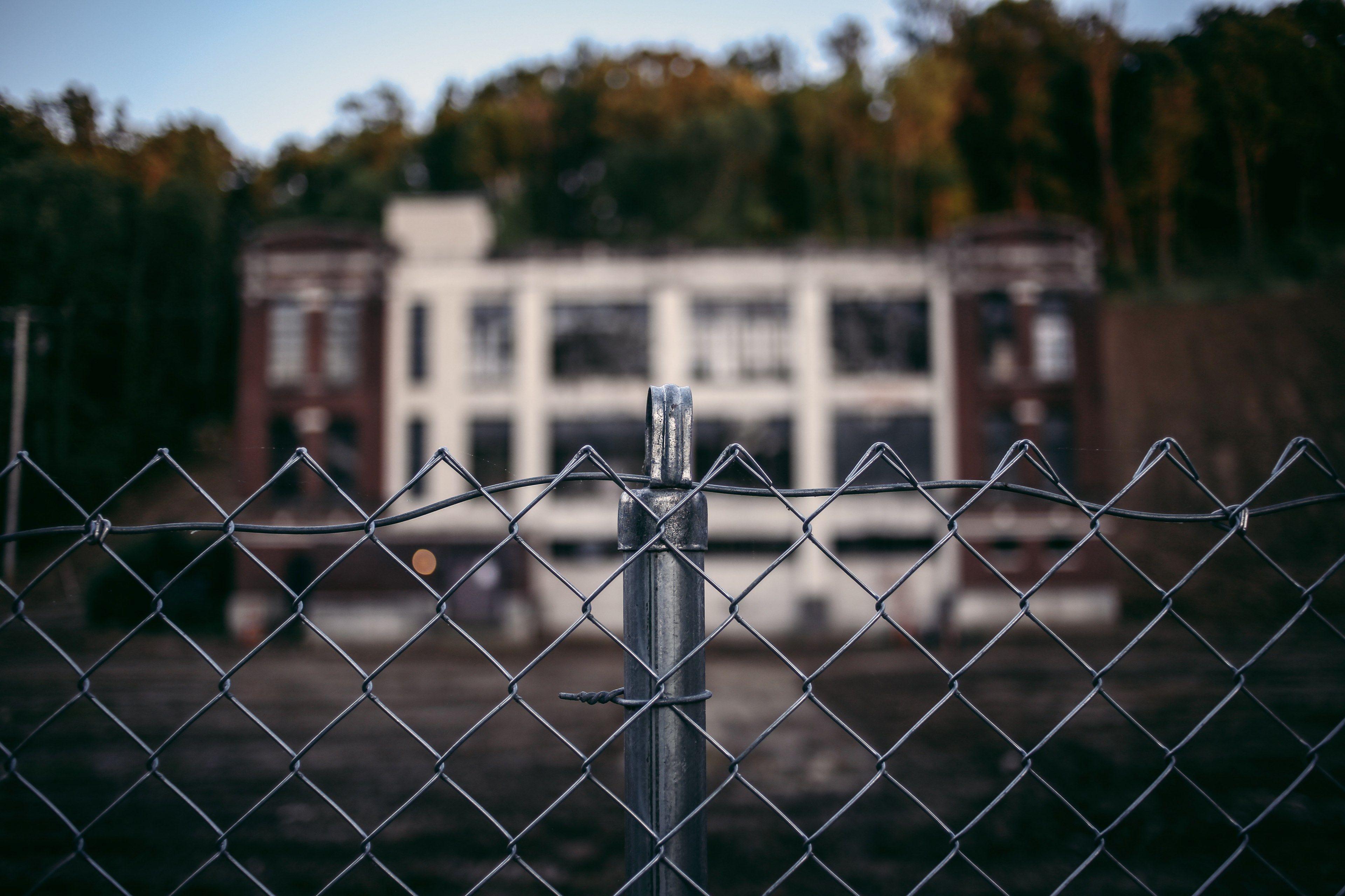 3840x2560 Wallpaper / fence building construction and chainlink fence HD 4k wallpaper