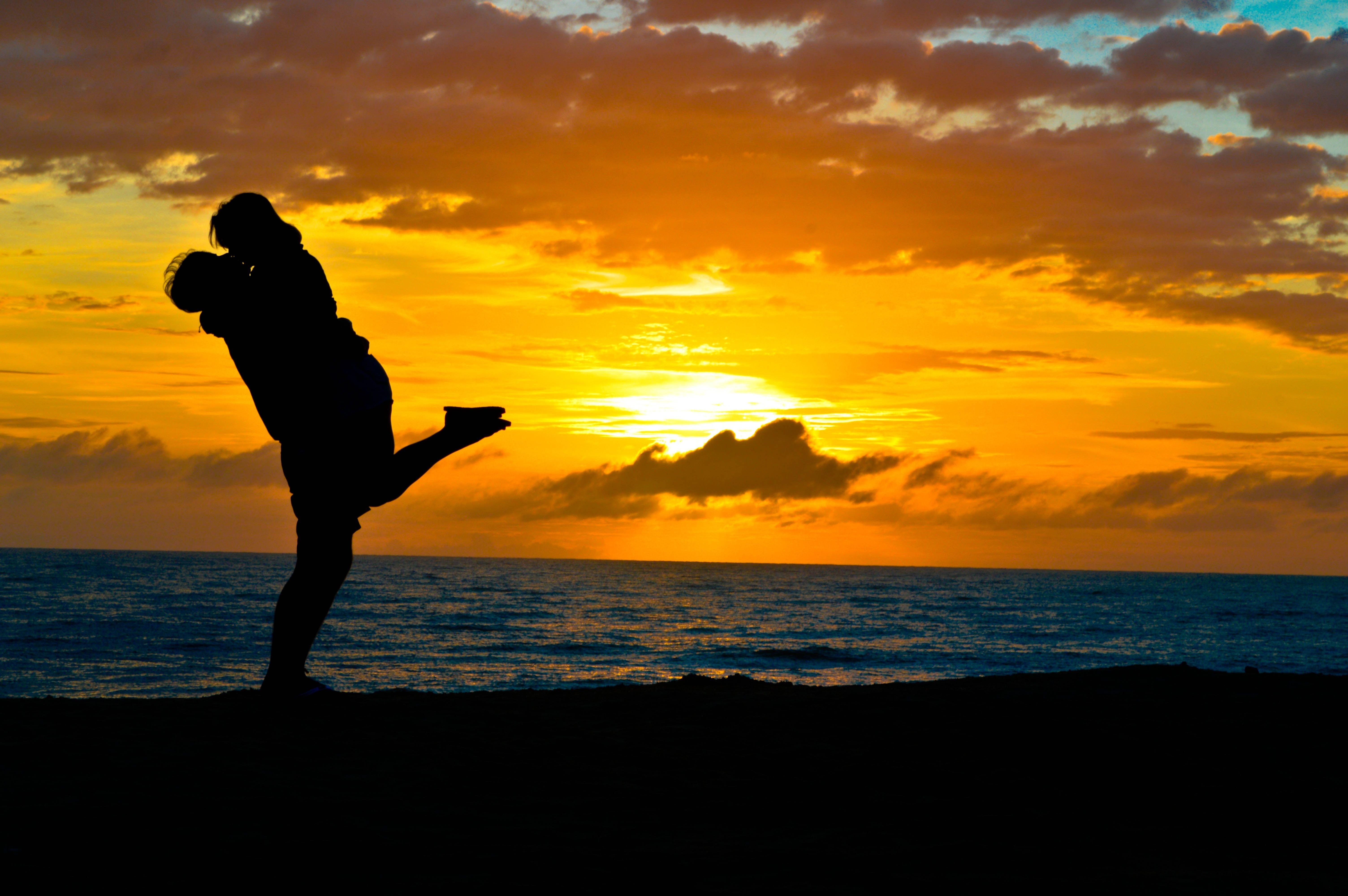 6016x4000 Couple 4K Wallpaper, Romantic kiss, Sunset, Silhouette, Beach, Dawn, Mood, 5K, Love