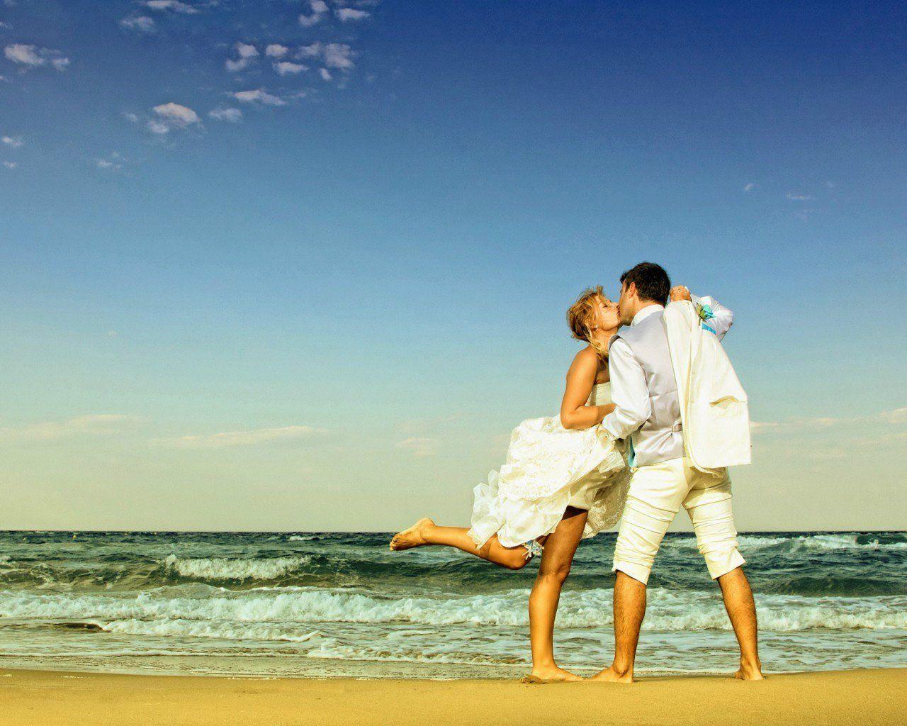 1280x1024 Couple Love Romance Kiss The Beach Hot Kissing Wallpaper 1280×1024 Couple
