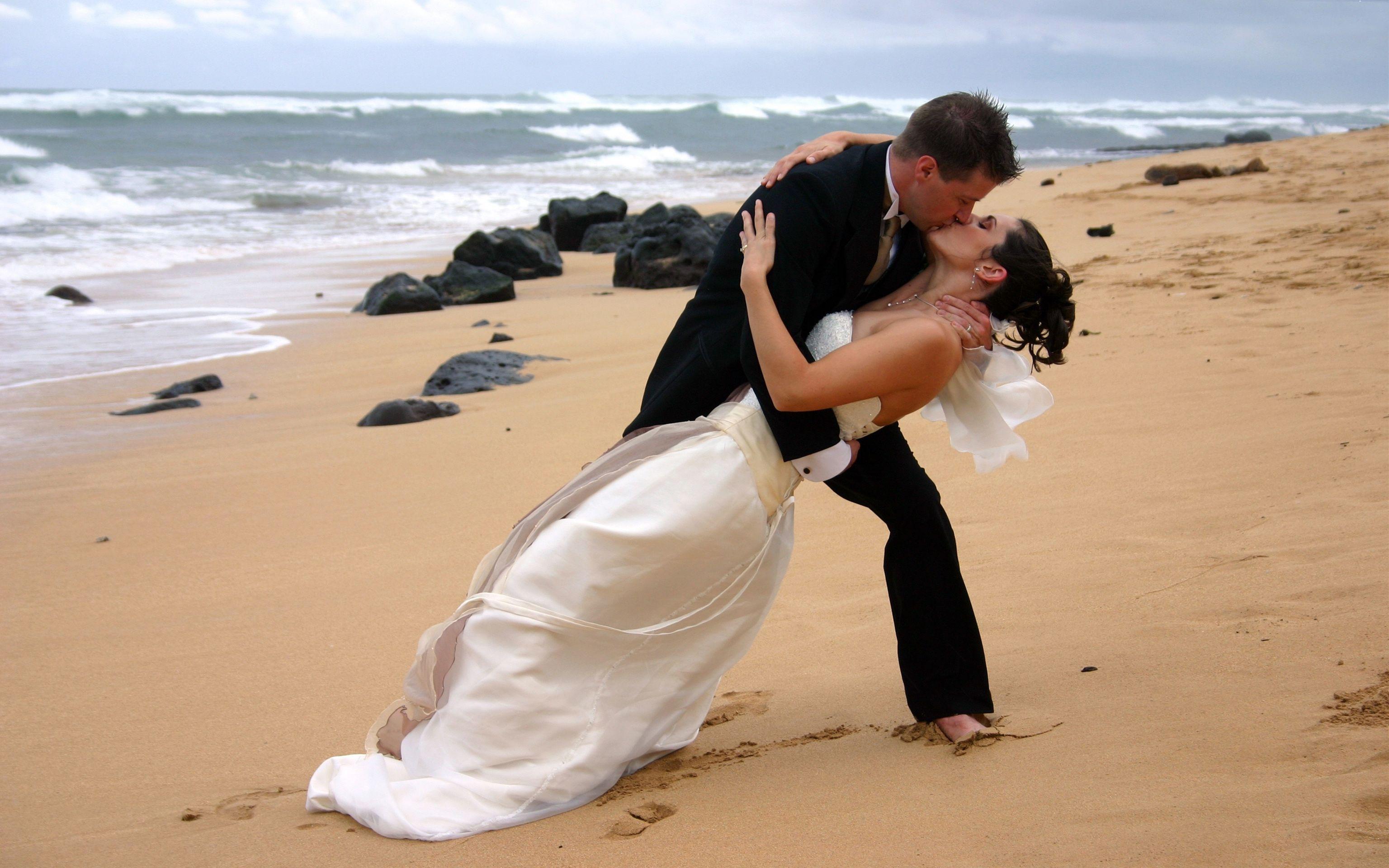 3072x1920 Love Beach Romance Couple Wedding Girl Boy Kissing HD Wallpaper 3072x1920 :