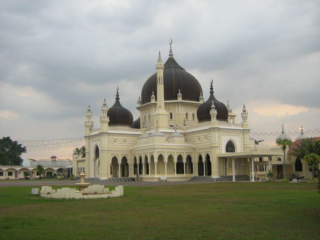 1024x768 Beautiful Sacred Places of the World!!! Zahir Mosque, Kedah