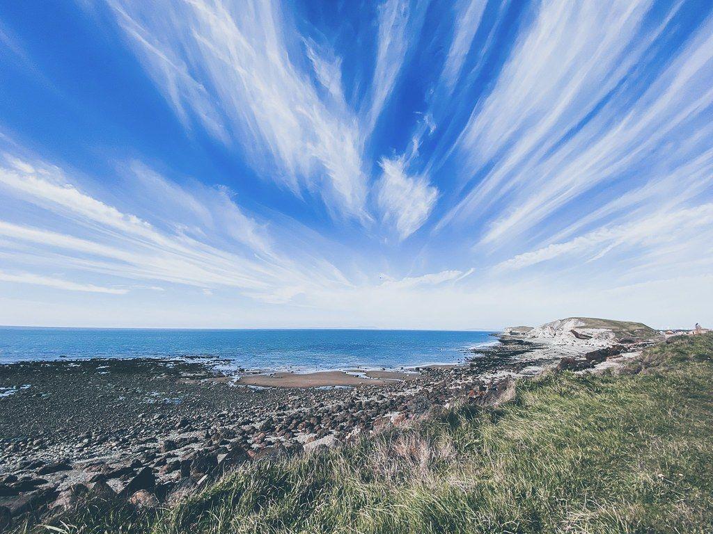 1024x768 Magical place and clouds