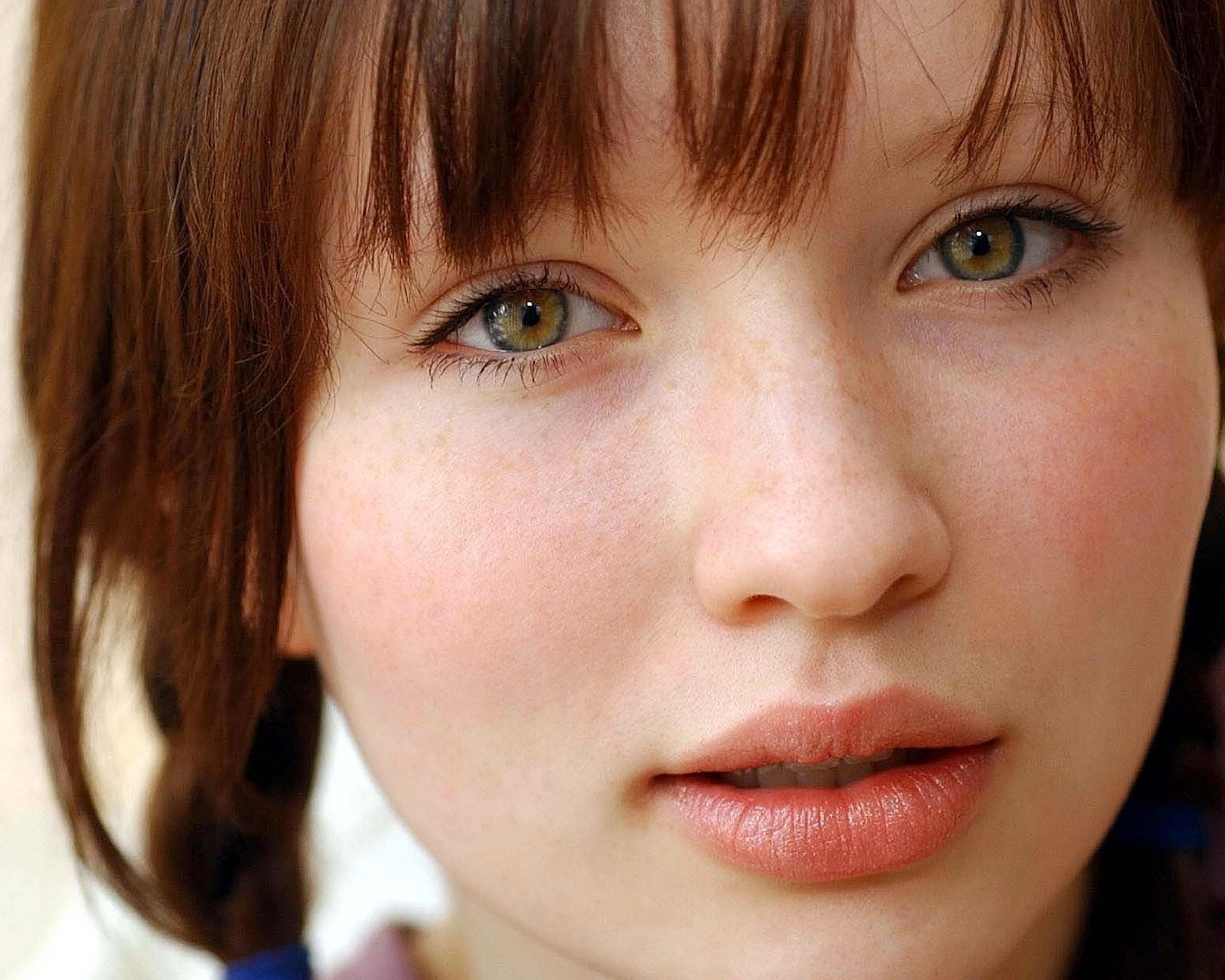 2560x2048 Emily Browning HD