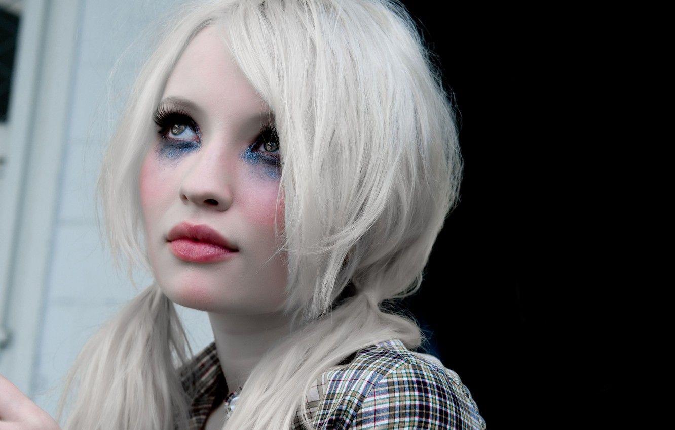 1332x850 Wallpaper sweetheart, makeup, actress, blonde, lips, tails, Forbidden, Sucker Punch, Emily Browning, krasavica, Emily Browning image for desktop, section фильмы