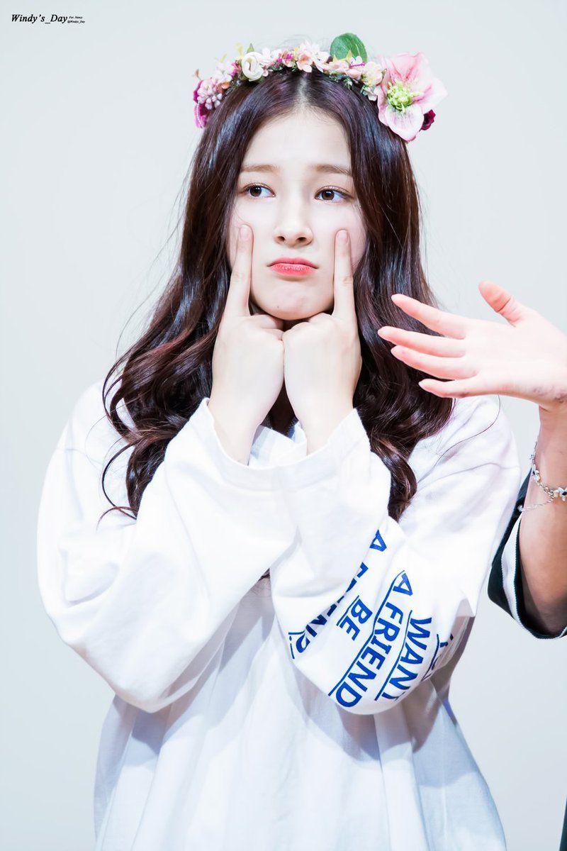 800x1200 Meet Nancy McDonie #Maknae #MOMOLAND Member #Cute. Selebritas, Wanita, Wanita cantik