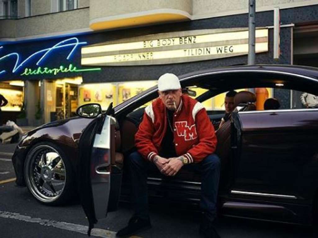 1024x768 Bonez MC: Deutschrapper Protzt Mit Sündteurem Angeber Mercedes