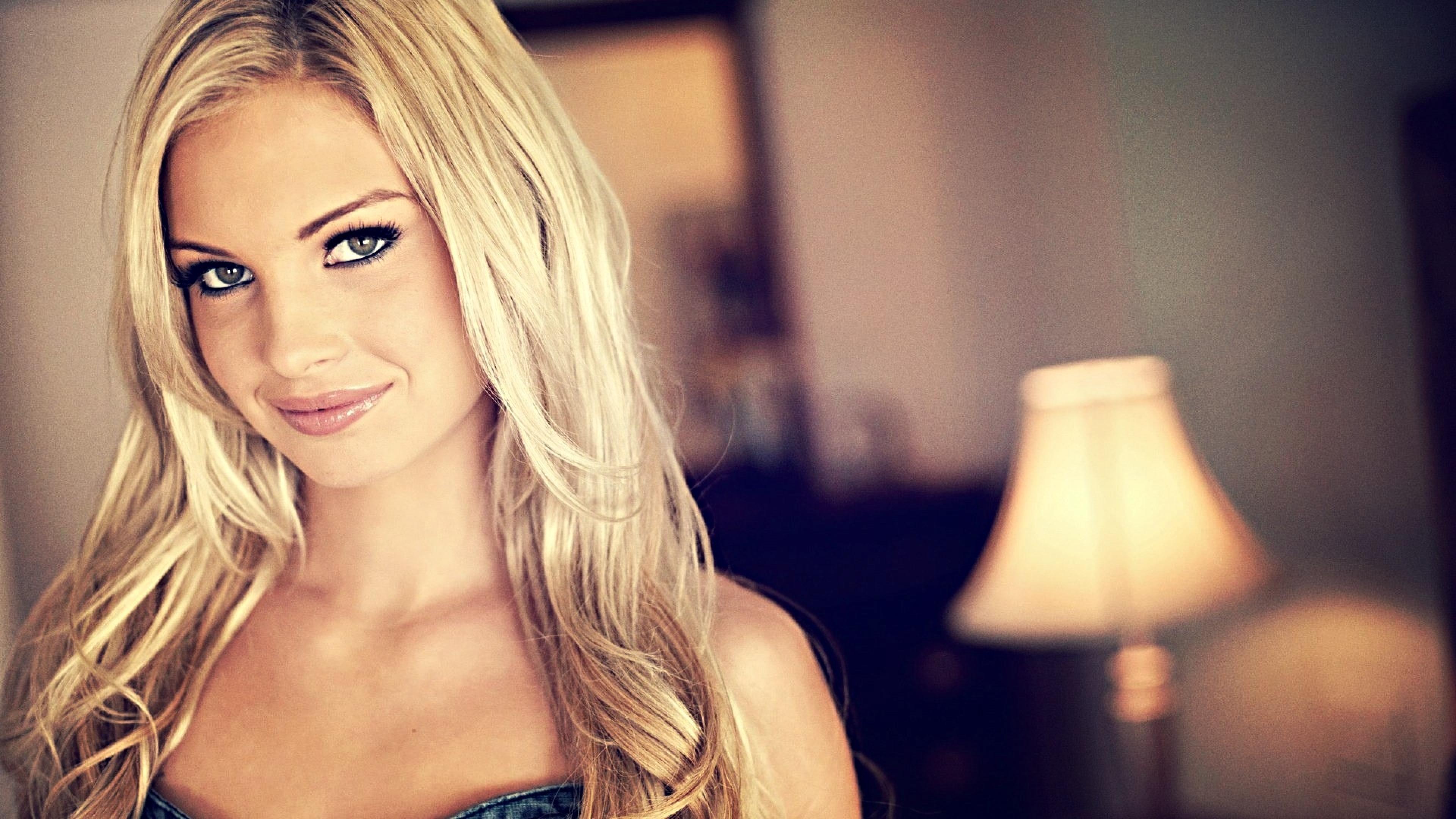 3840x2160 Blonde Girl Wallpaper