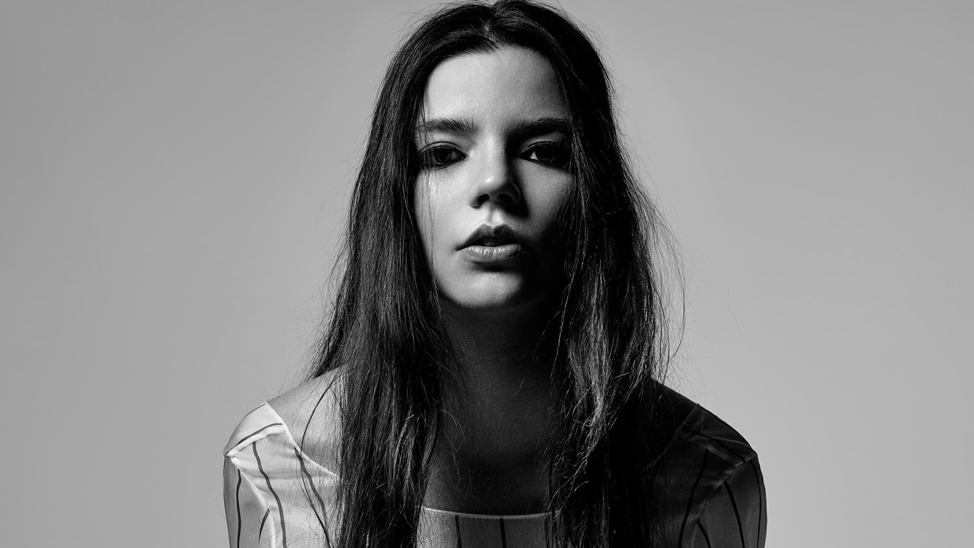 1920x1080 Anya Taylor Joy Is The Face Of Viktor&Rolf's New Fragrance Flowerbomb Midnight. The Ritz Herald