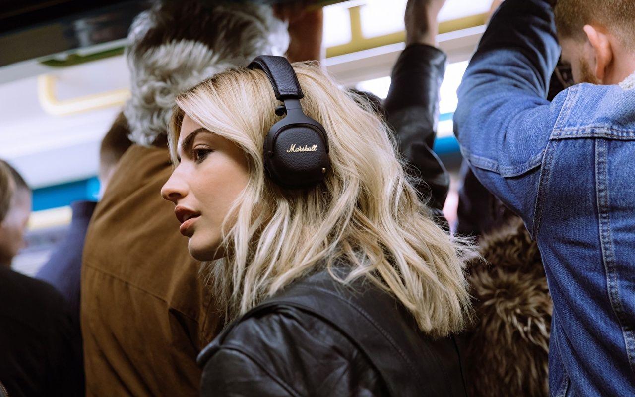 1280x800 Desktop Wallpaper Headphones Blonde girl Marshall Mid ANC Bluetooth