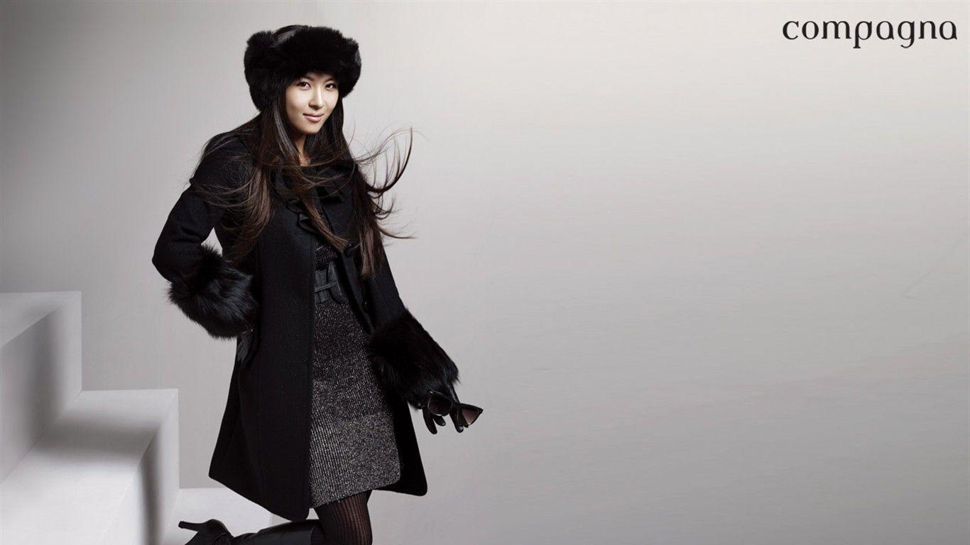 1366x768 South Korean beauty model wallpaper Wallpaper