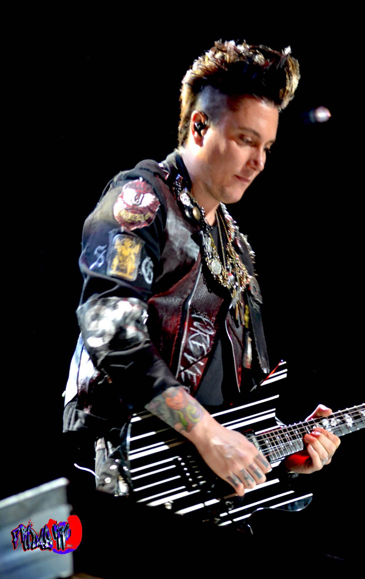 1236x1962 AVENGED SEVENFOLD