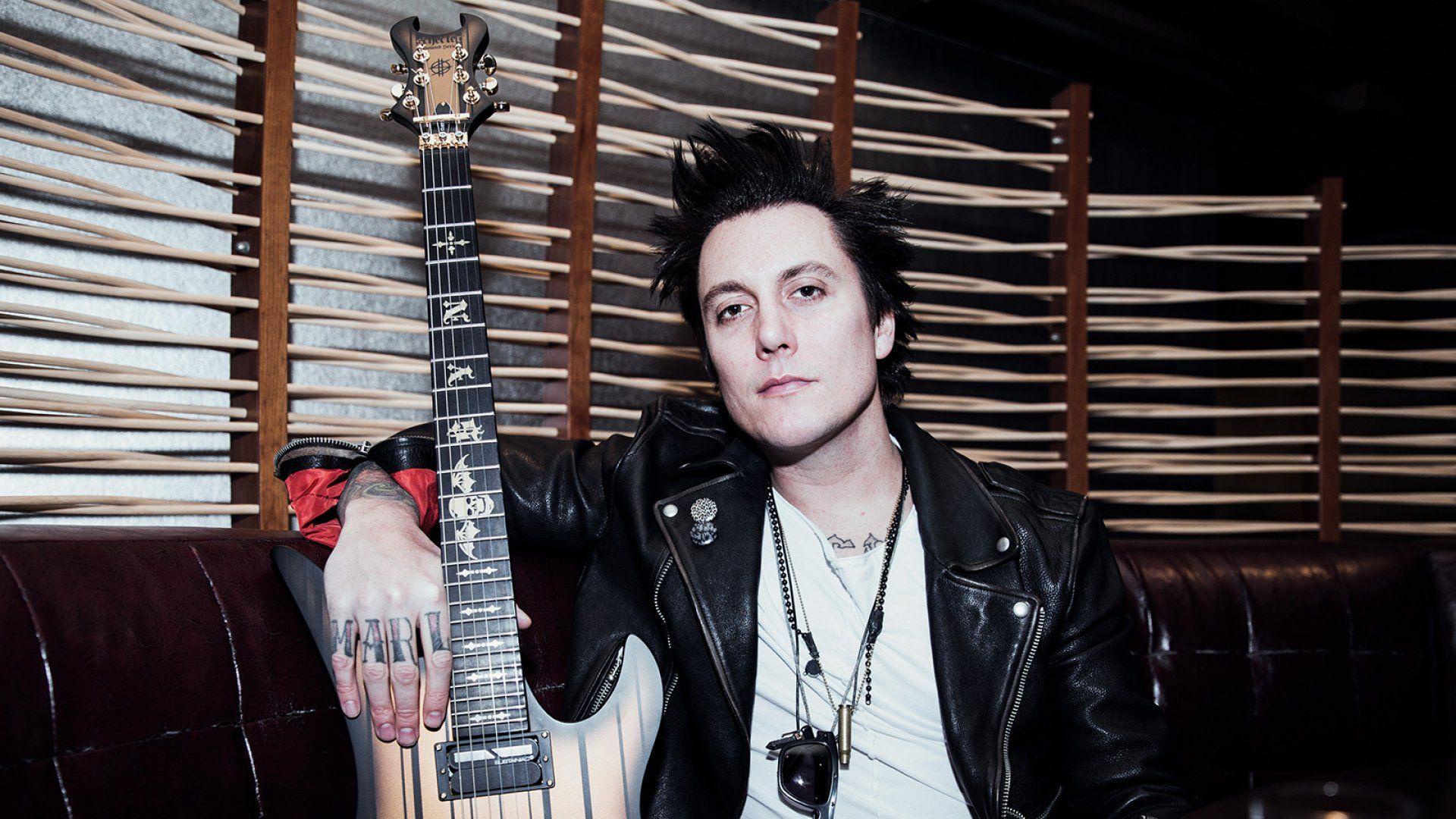 1920x1080 Want to Learn to Play Guitar? This Rock Star Launched an Exceptional Series of Free Online Video Tutorials