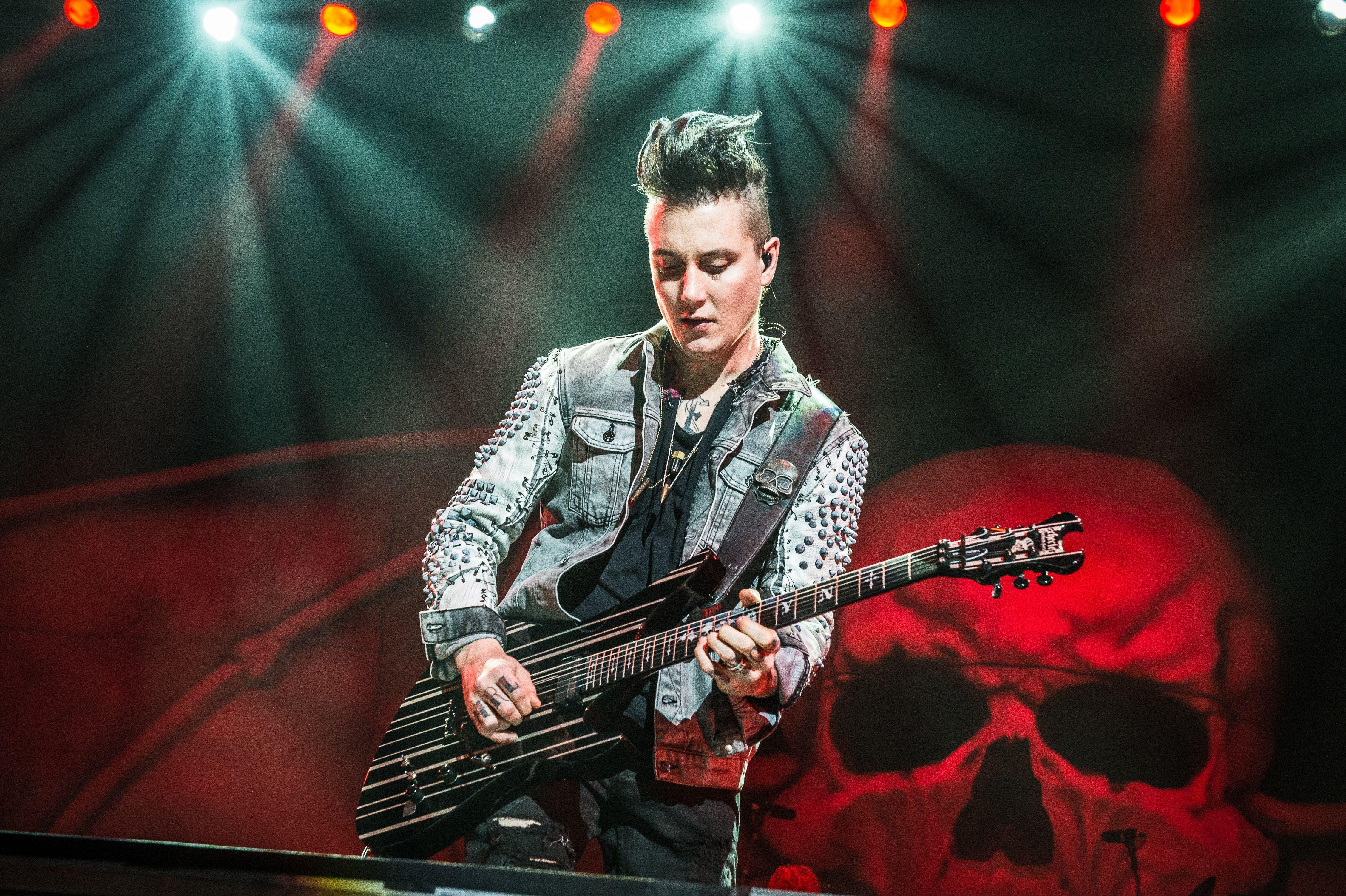 4512x3003 Avenged Sevenfold Guitarist Synyster Gates' 2014 Summer Tour Survival Guide —Mayhem Fest