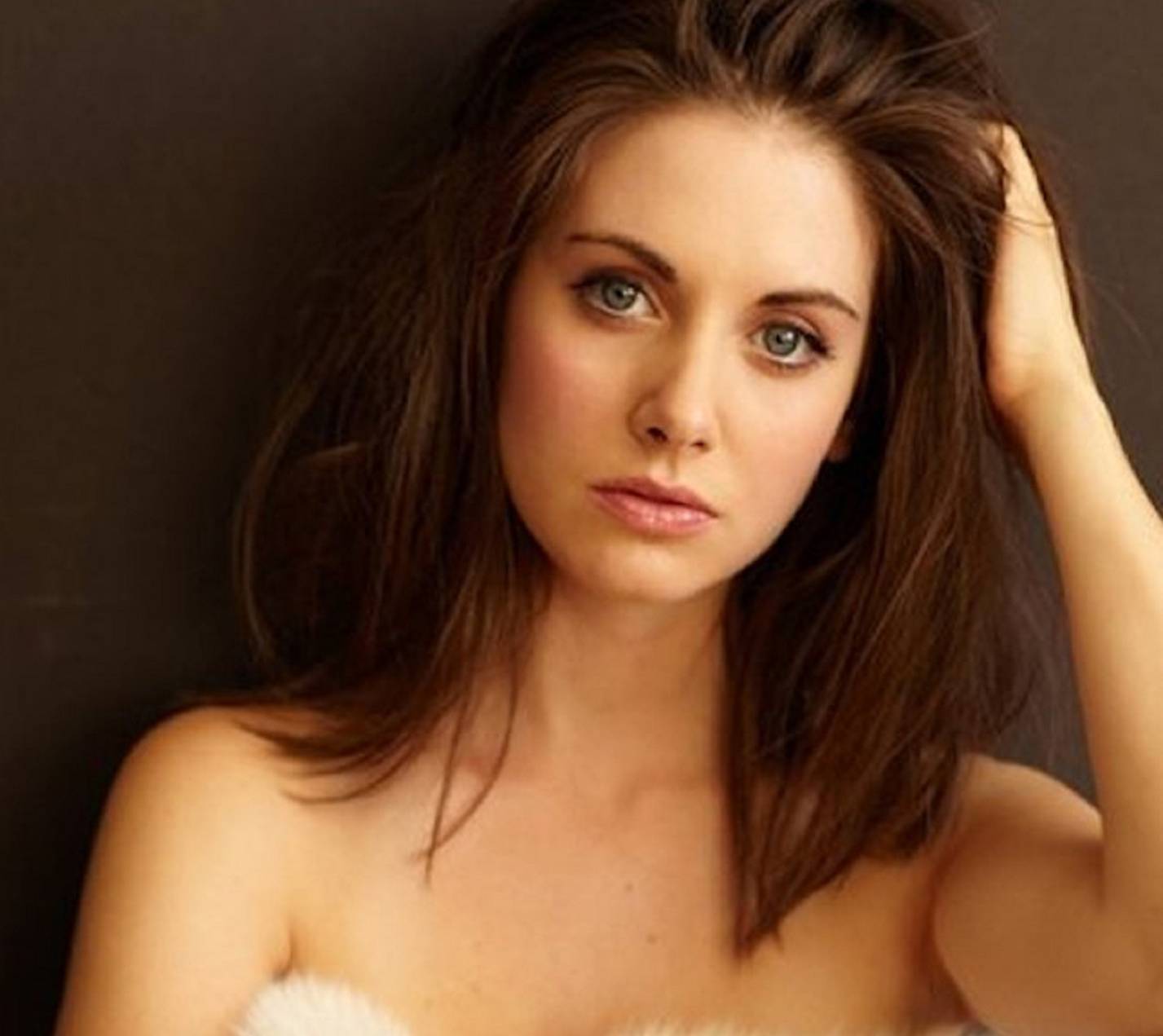1427x1271 Alison Brie wallpaper