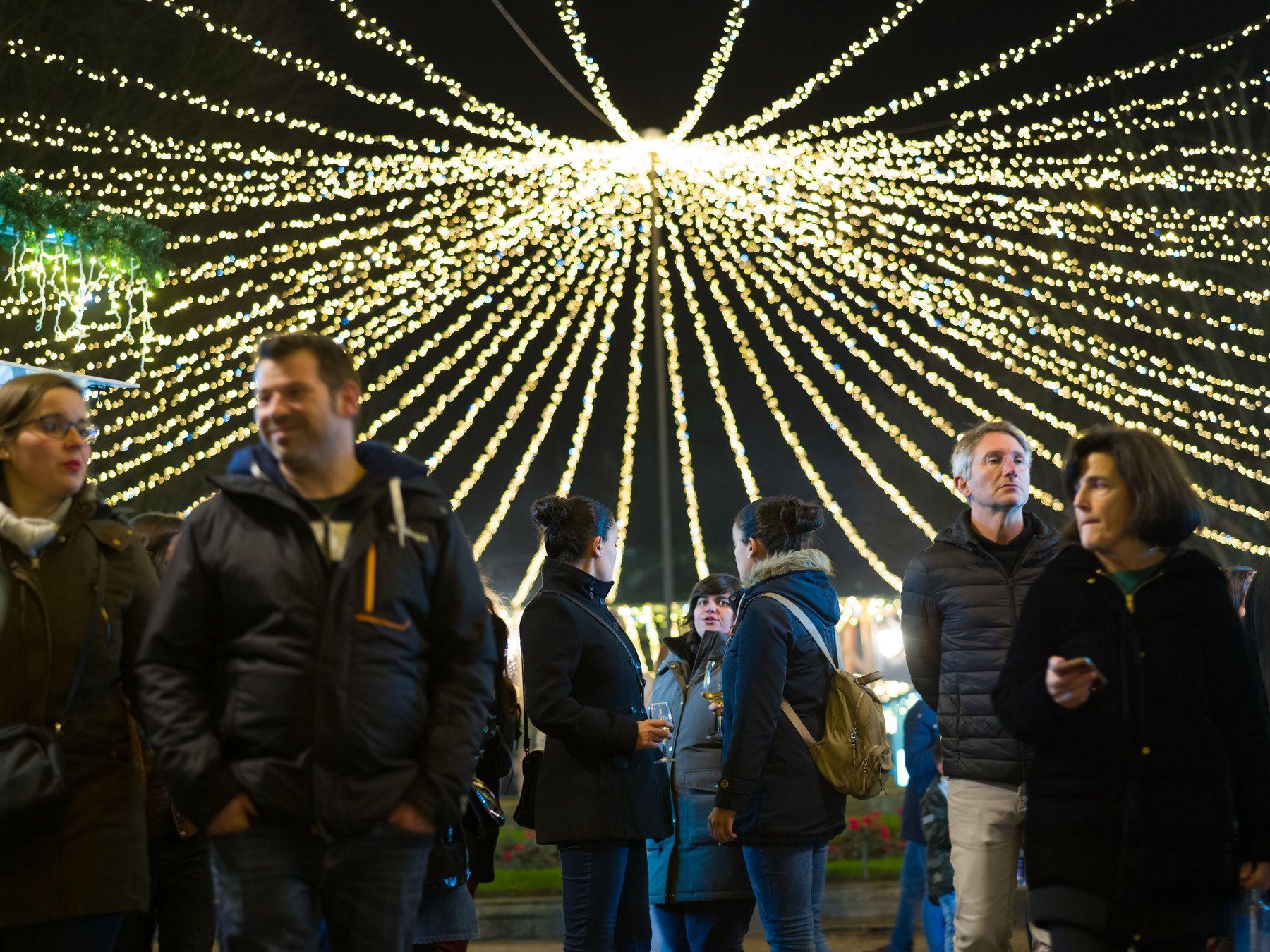 1800x1350 As a Spanish City Lights Up for Christmas, So Does a Debate