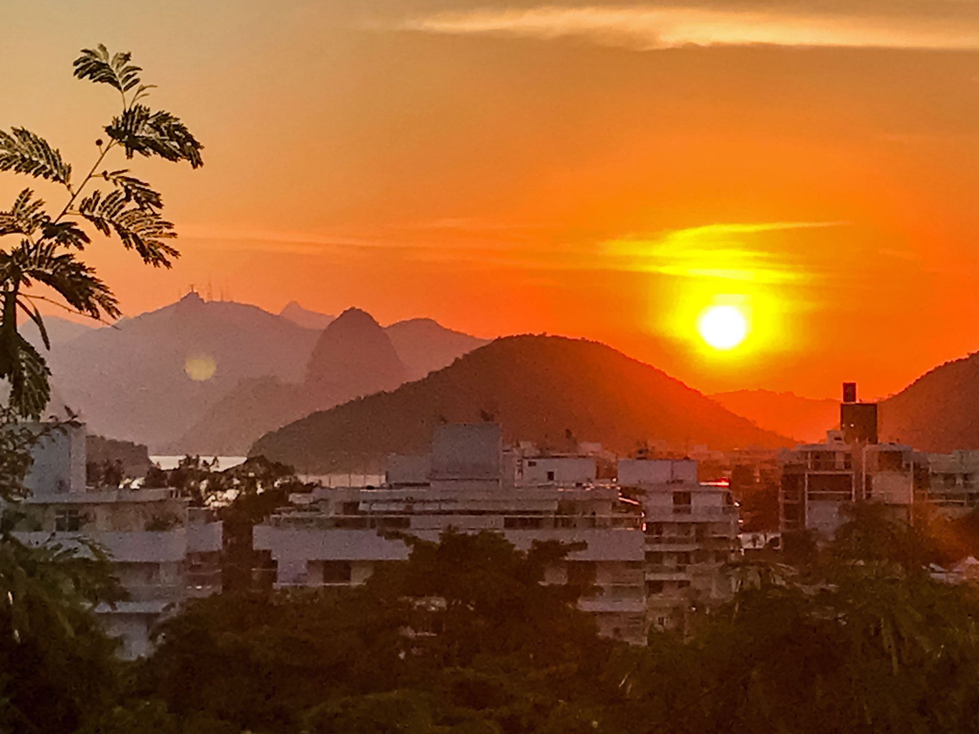 1920x1440 Niterói ᛫ April 13 - 2018 Love Travel